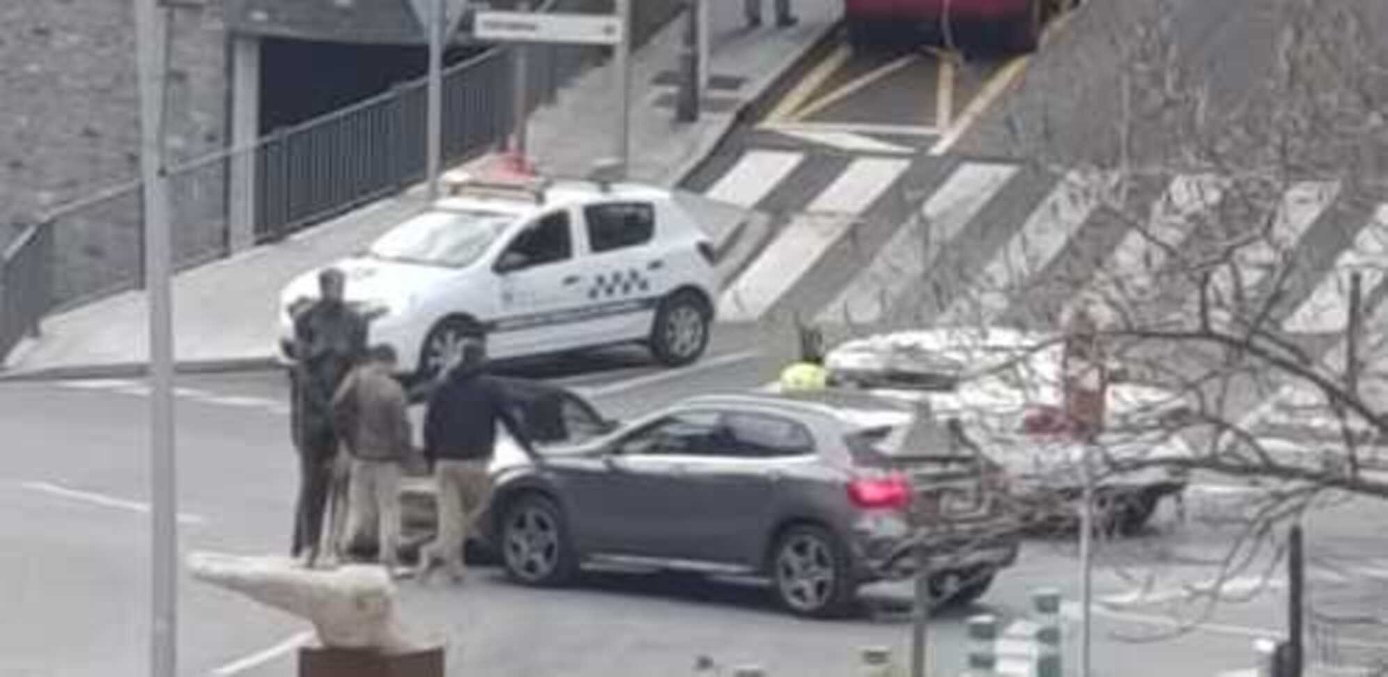 Una imatge de la petita topada. Una imatge de la petita topada.