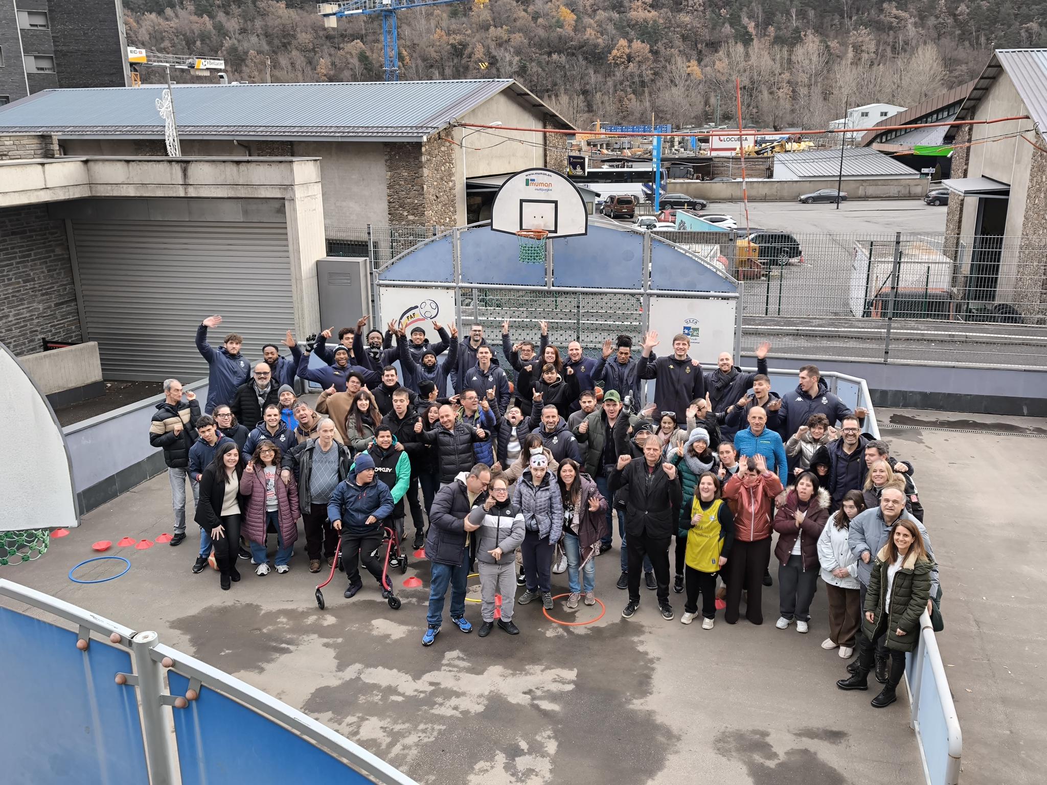 El BC MoraBanc Andorra regala material de boccia en la seva  visita anual de Nadal a la fundació Nostra Senyora de Meritxell.