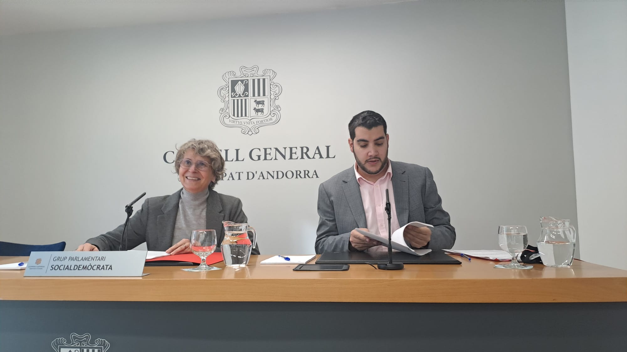 Vela i Baró, durant la roda de premsa. Vela i Baró, durant la roda de premsa.