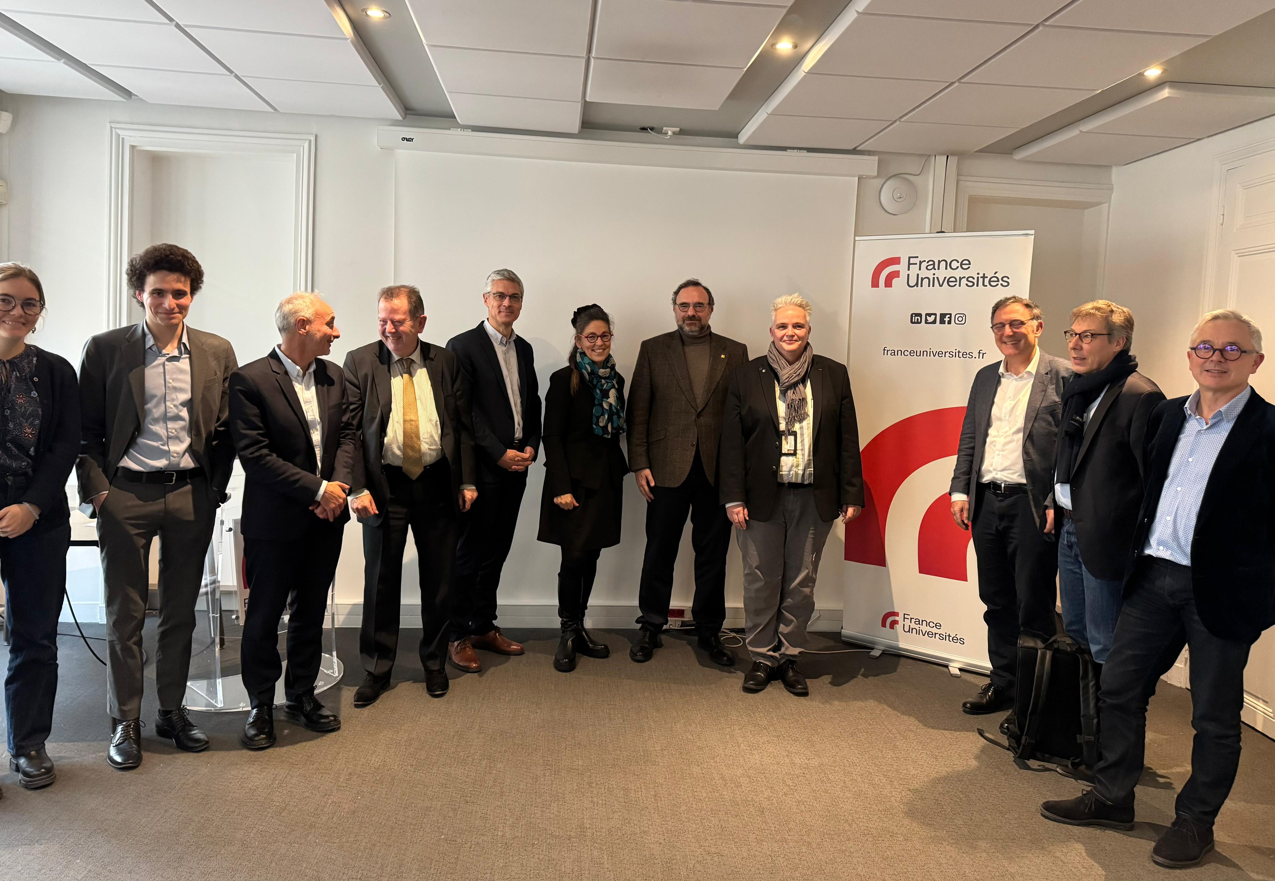 El rector de l’UdA participa en la reunió del Consell de les Relacions Internacionals i Europees celebrat a París.