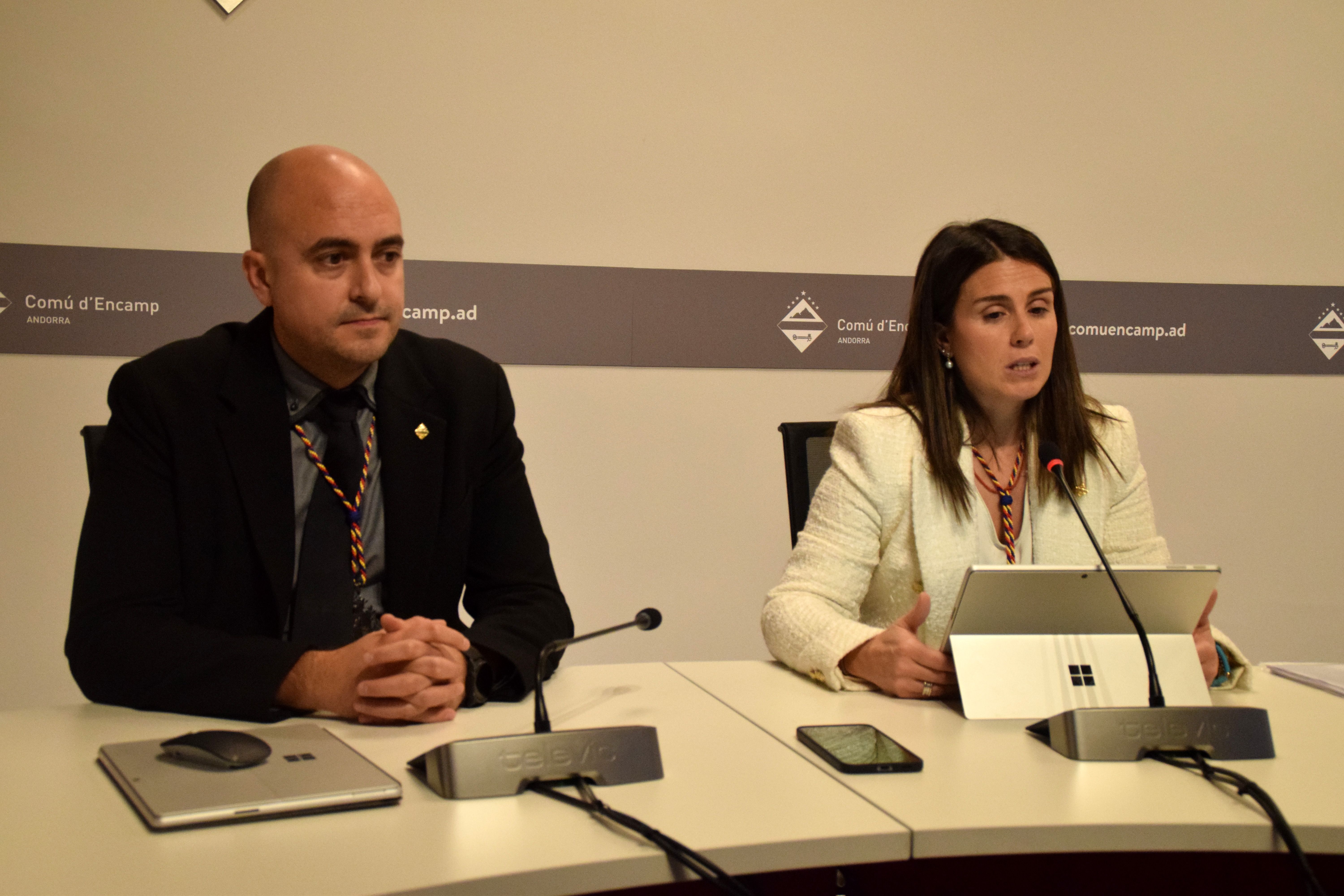 Xavi Fernández i Laura Mas, en roda de premsa.