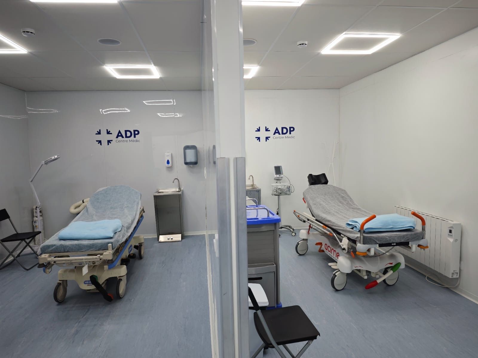 Dos dels box del centre.