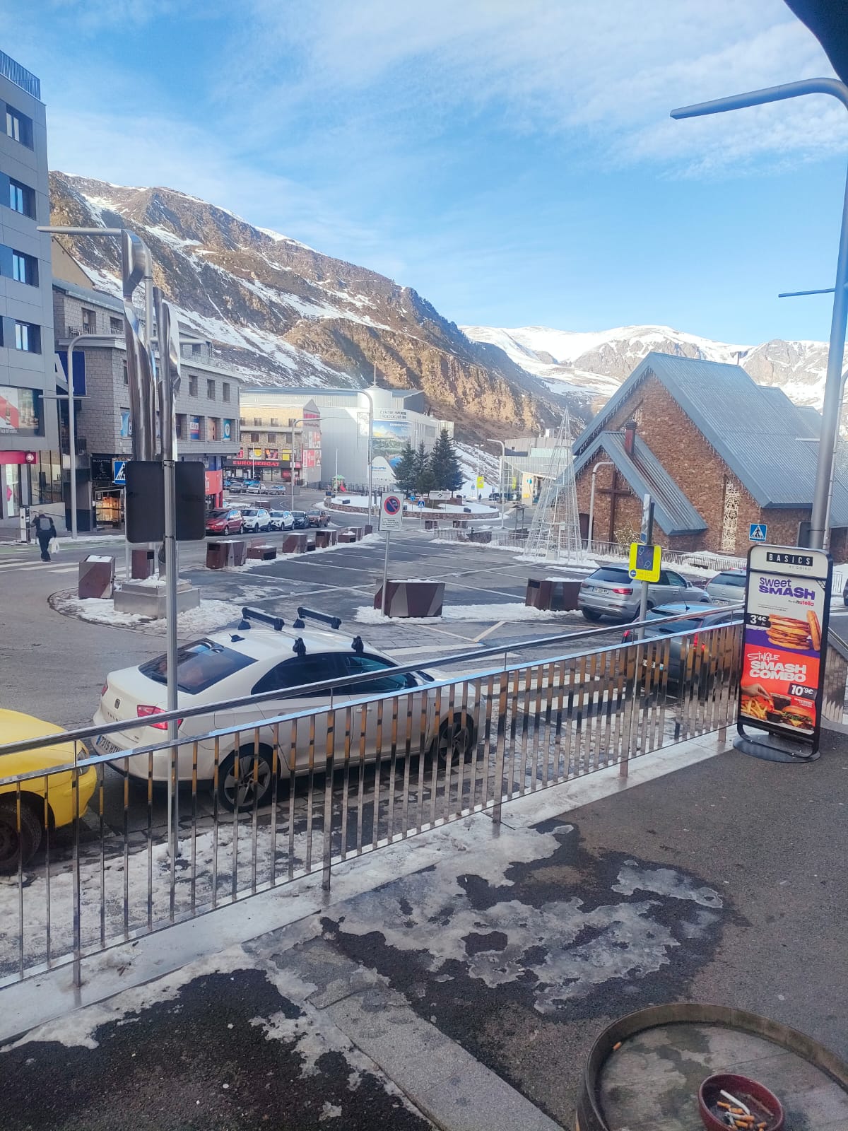 Comerços, allotjaments i transports alerten d’una caiguda d’activitat al Pas de la Casa.