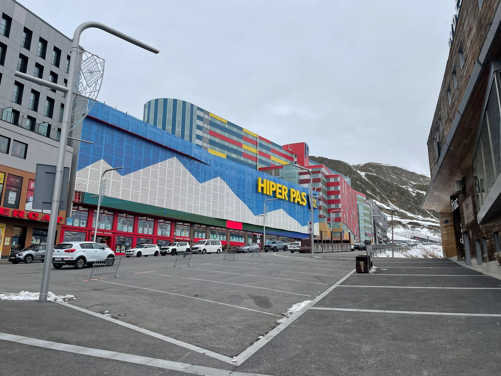 El Pas de la Casa pràcticament buit aquest dissabte al matí.