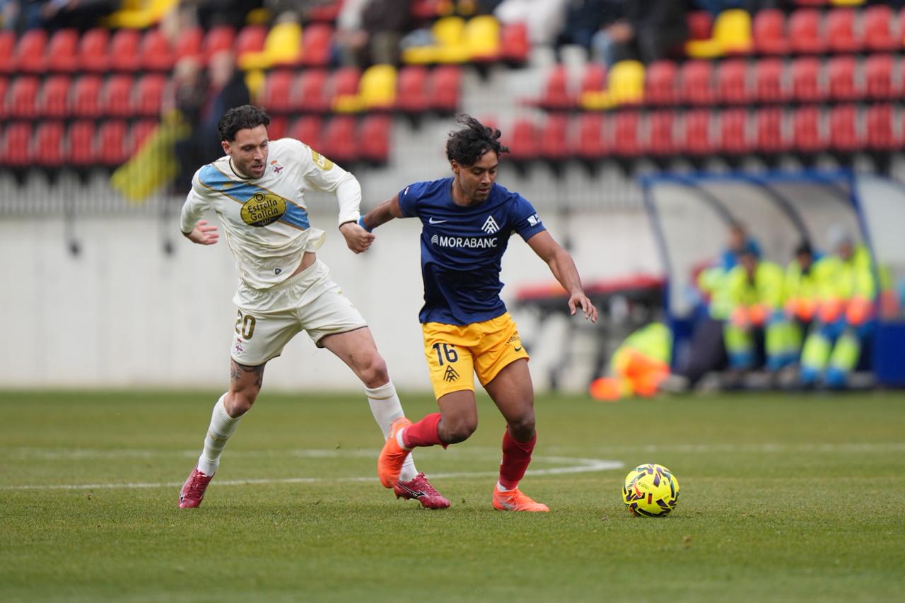 Jastin, un dels jugadors més actius a la primera meitat.