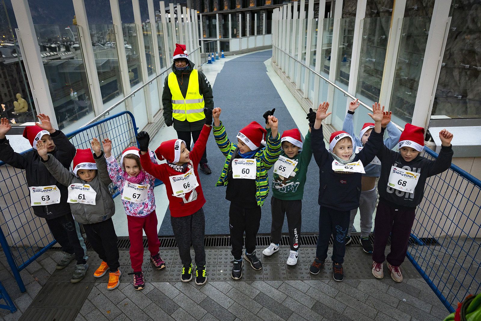 Participants a la cursa del petit Santa Claus.