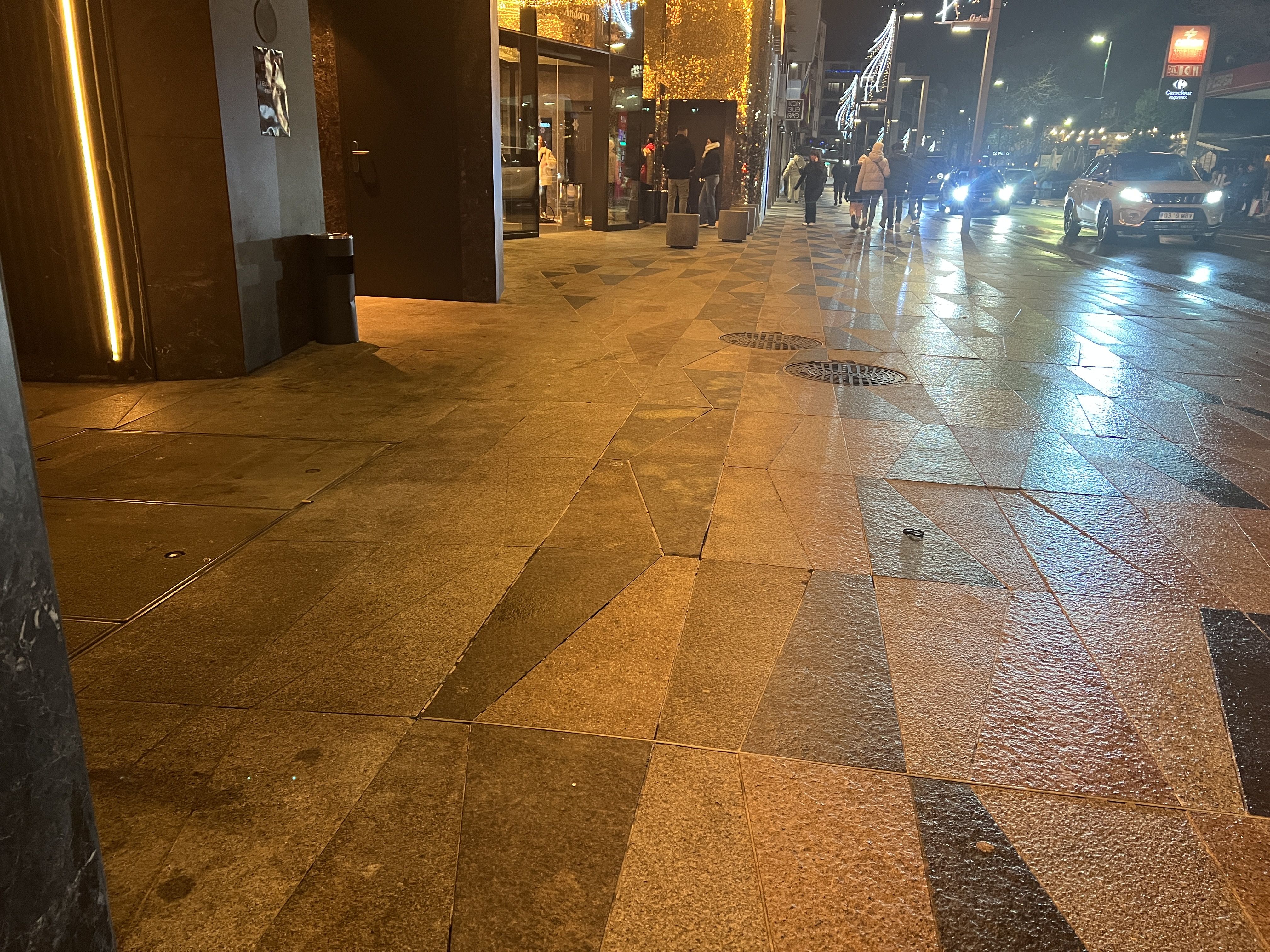 L'altercat amb la policia hauria estat principalment a l'exterior de l'establiment.