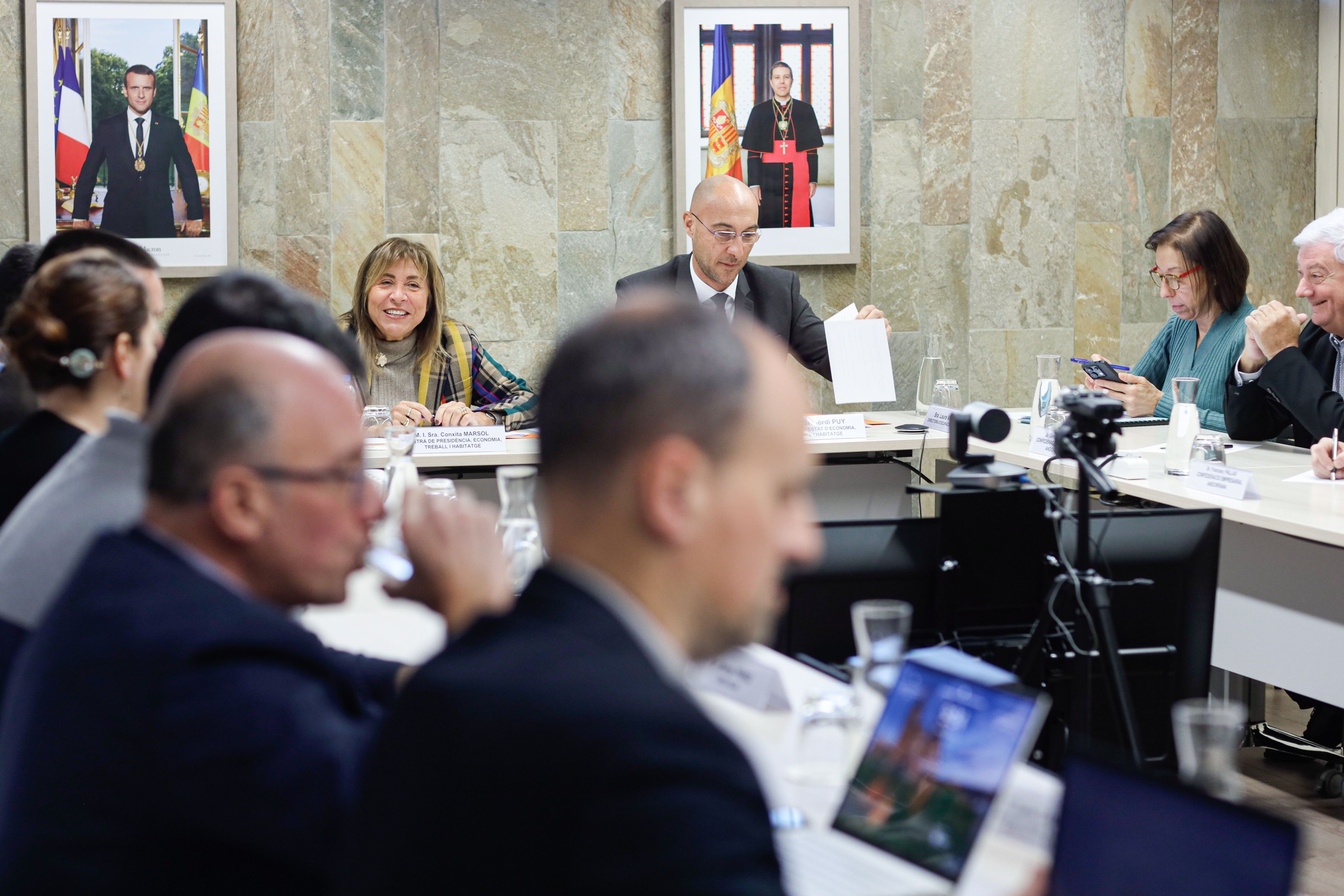 Conxita Marsol presidint un dels darrers consells econòmics i socials.