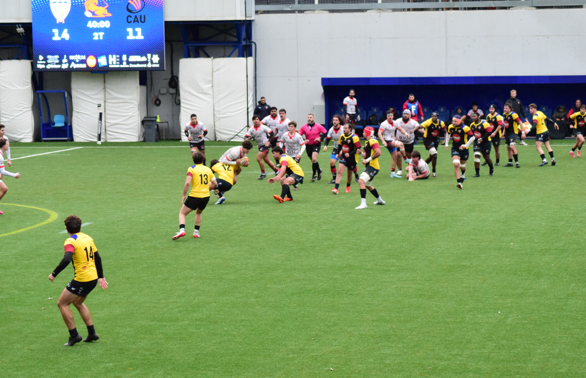 Un dels moments finals del partit, abans de xiular el final que donava la victòria al VPC. 