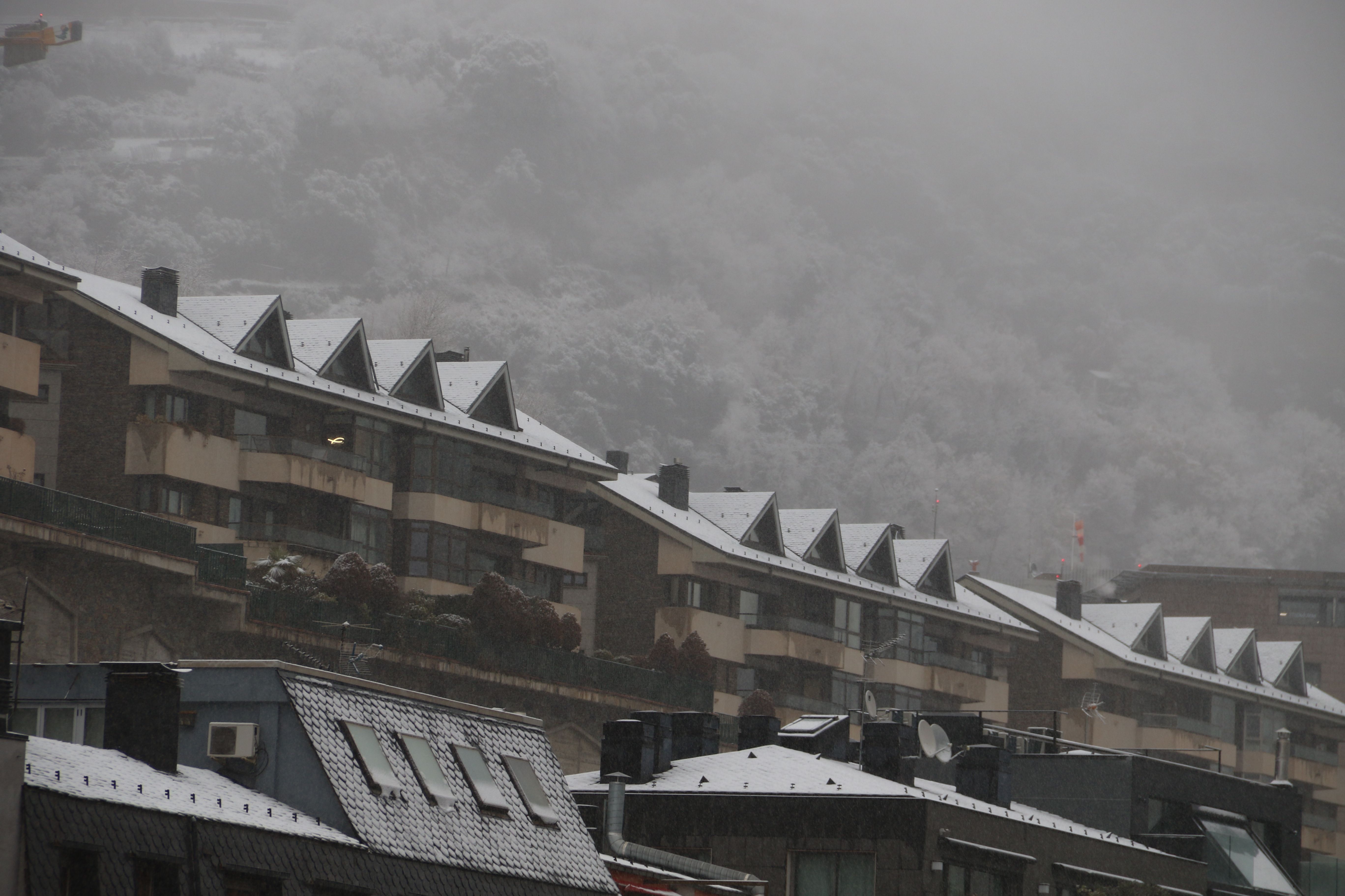 Al centre del país s'han enfarinat els teulats i per la resta sembla més aiguaneu.