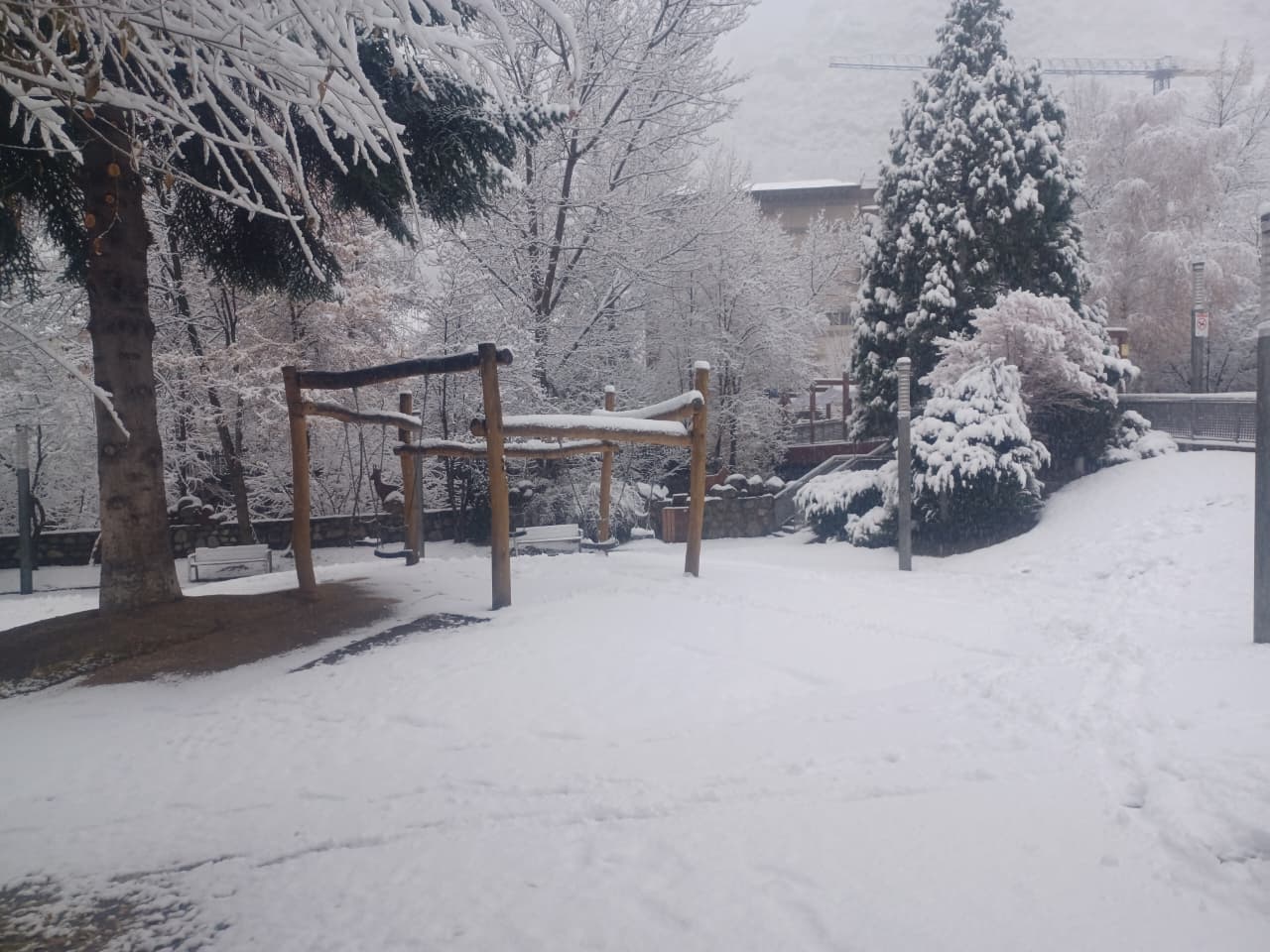 Efectes de la nevada a Encamp.