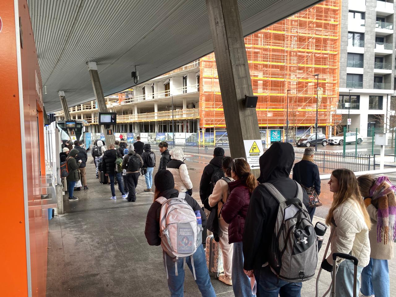 Moments de gran afluència a l’estació durant aquest dilluns.