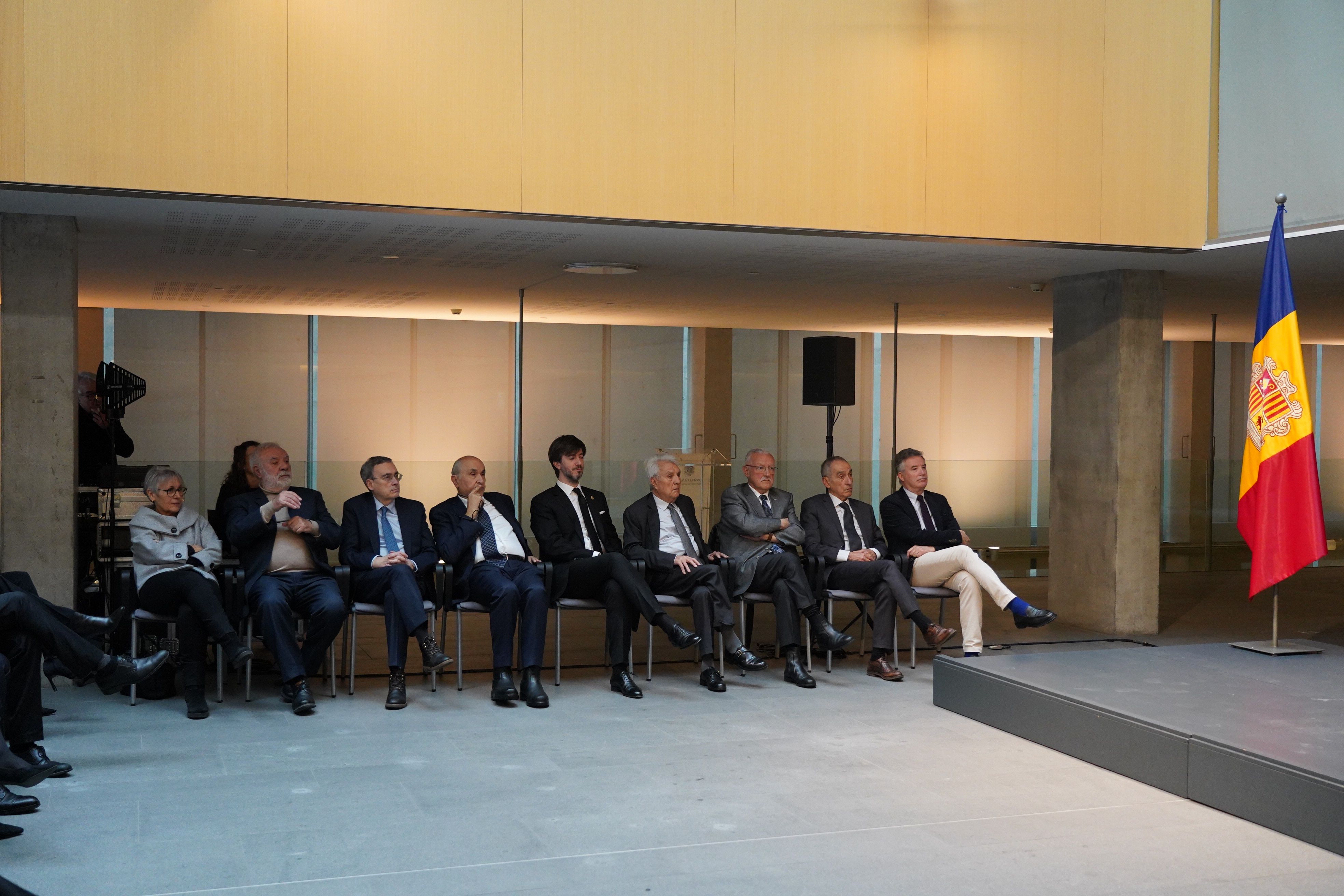 Els vuit exsíndics convidats a l'acte.