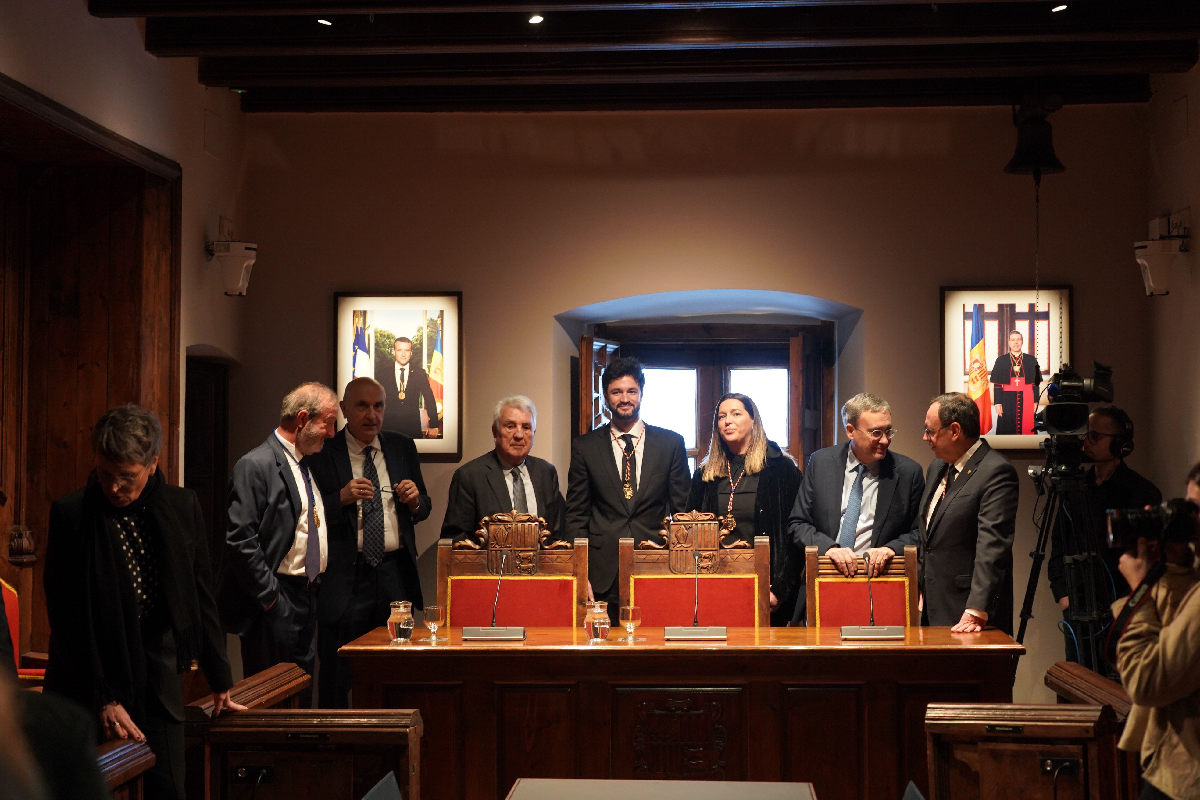 Veient el restaurat hemicicle.