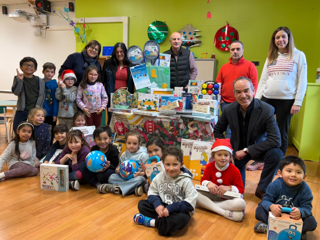 Canillo participa en la recollida solidària de joguines a favor de Càritas per un valor de 500 euros.