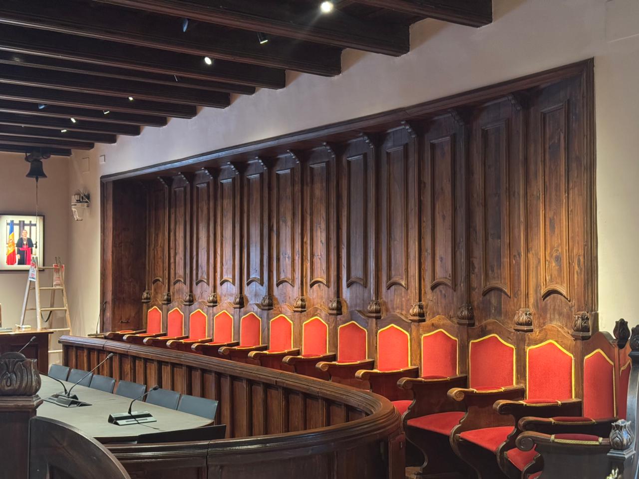 L'hemicile, un dels espais que més curiositat aixeca. L'hemicile, un dels espais que més curiositat aixeca.