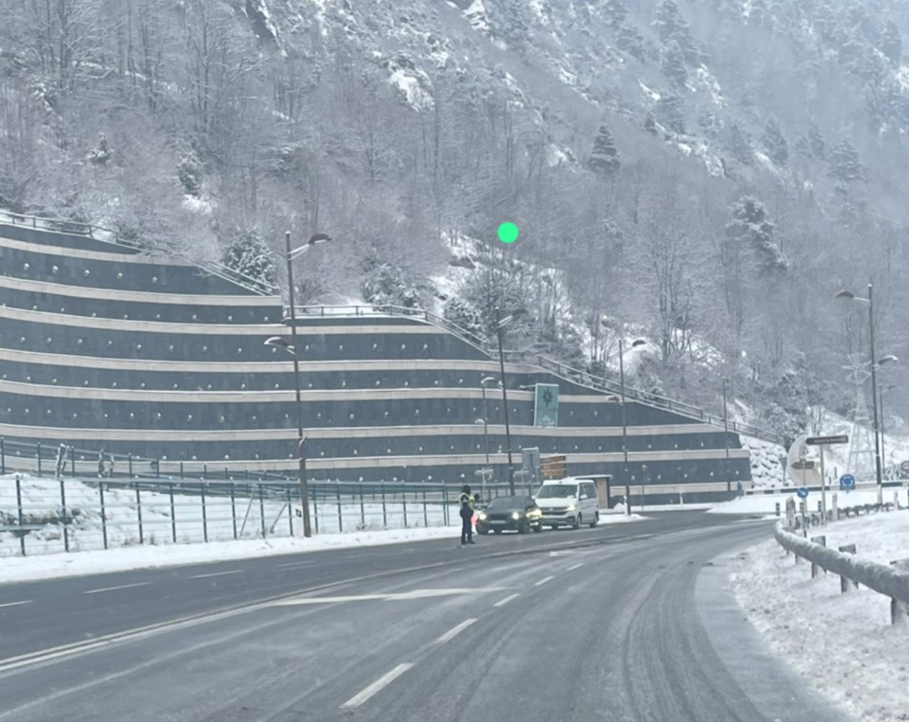 Un control d'equipaments a Meritxell, aquest matí.