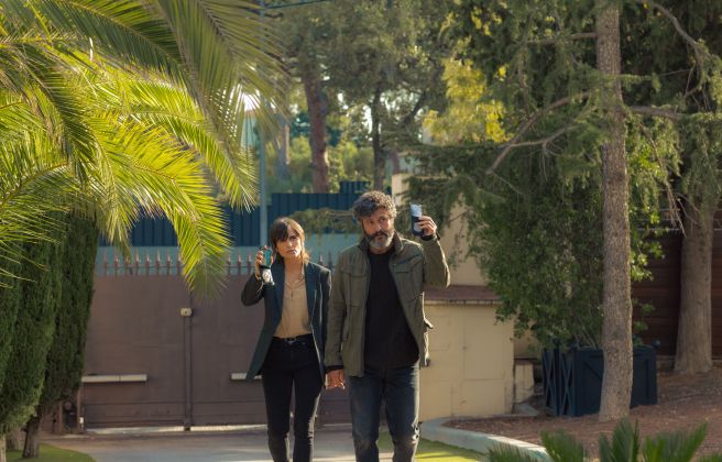 Verónica Echegui i Isak Férriz en una de les escenes de 'Ciudad de sombras'.