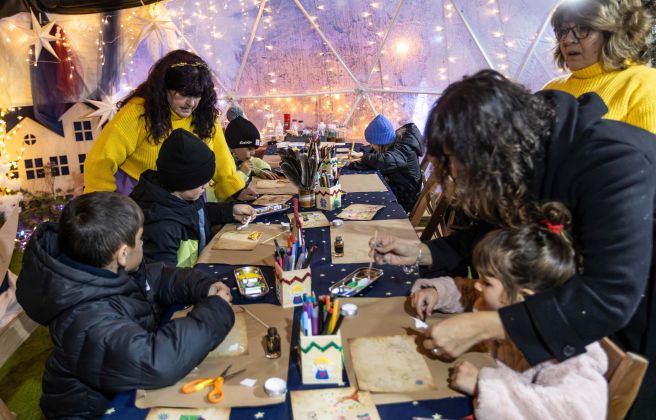 Els nens i nenes fent una de les activitats.