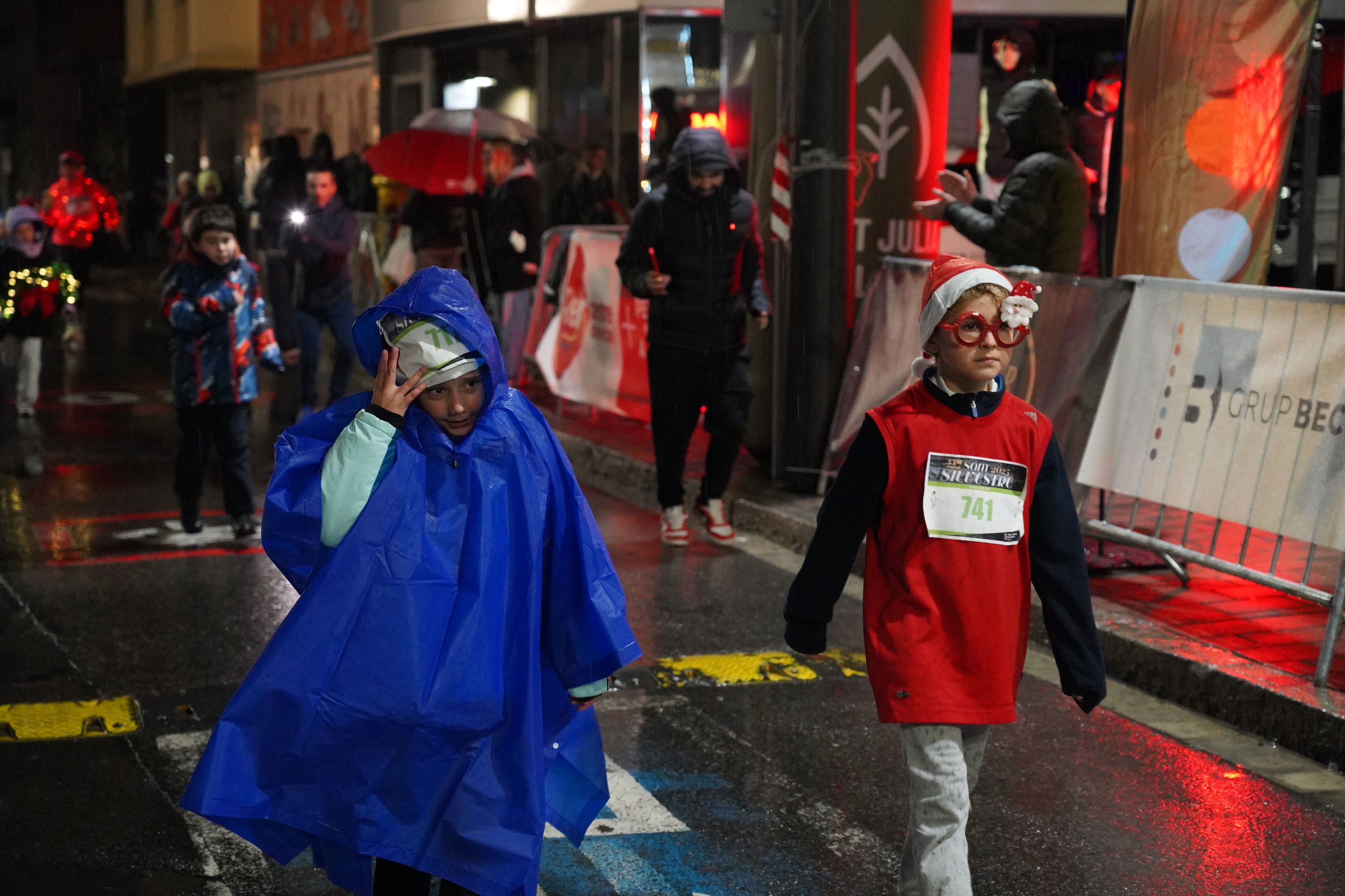 Abrics impermeables i disfresses pels més petits.