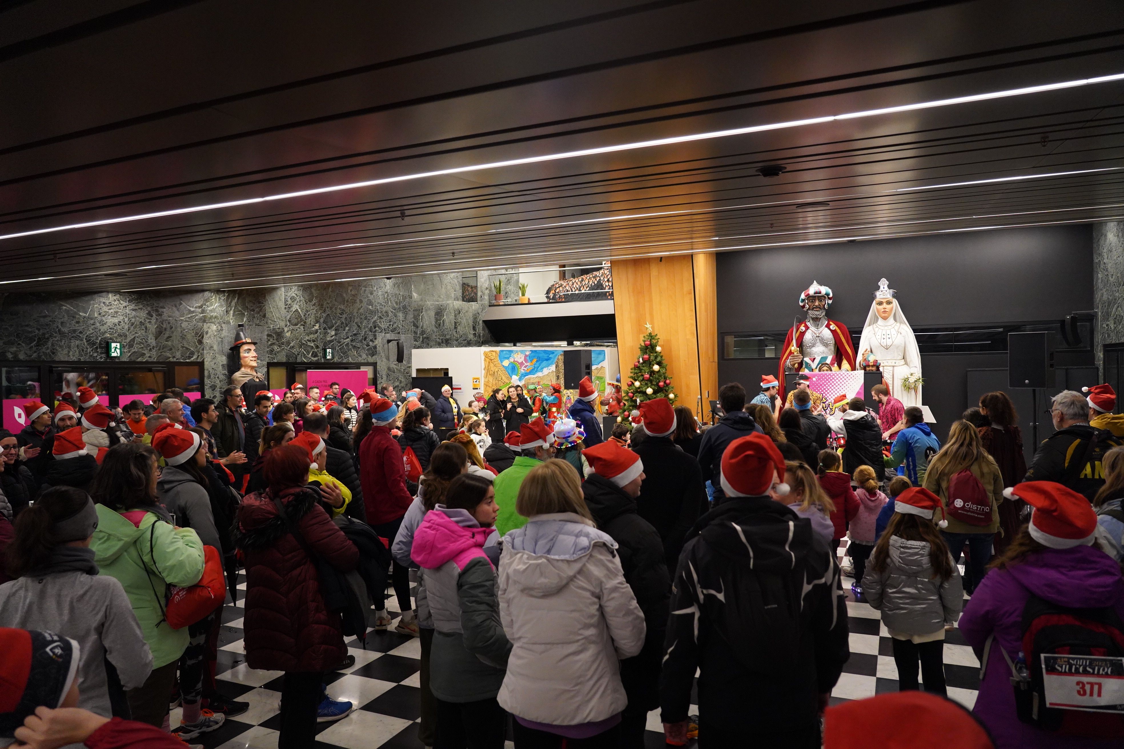 El grup musical andorrà ha repartit samarretes per a tothom.