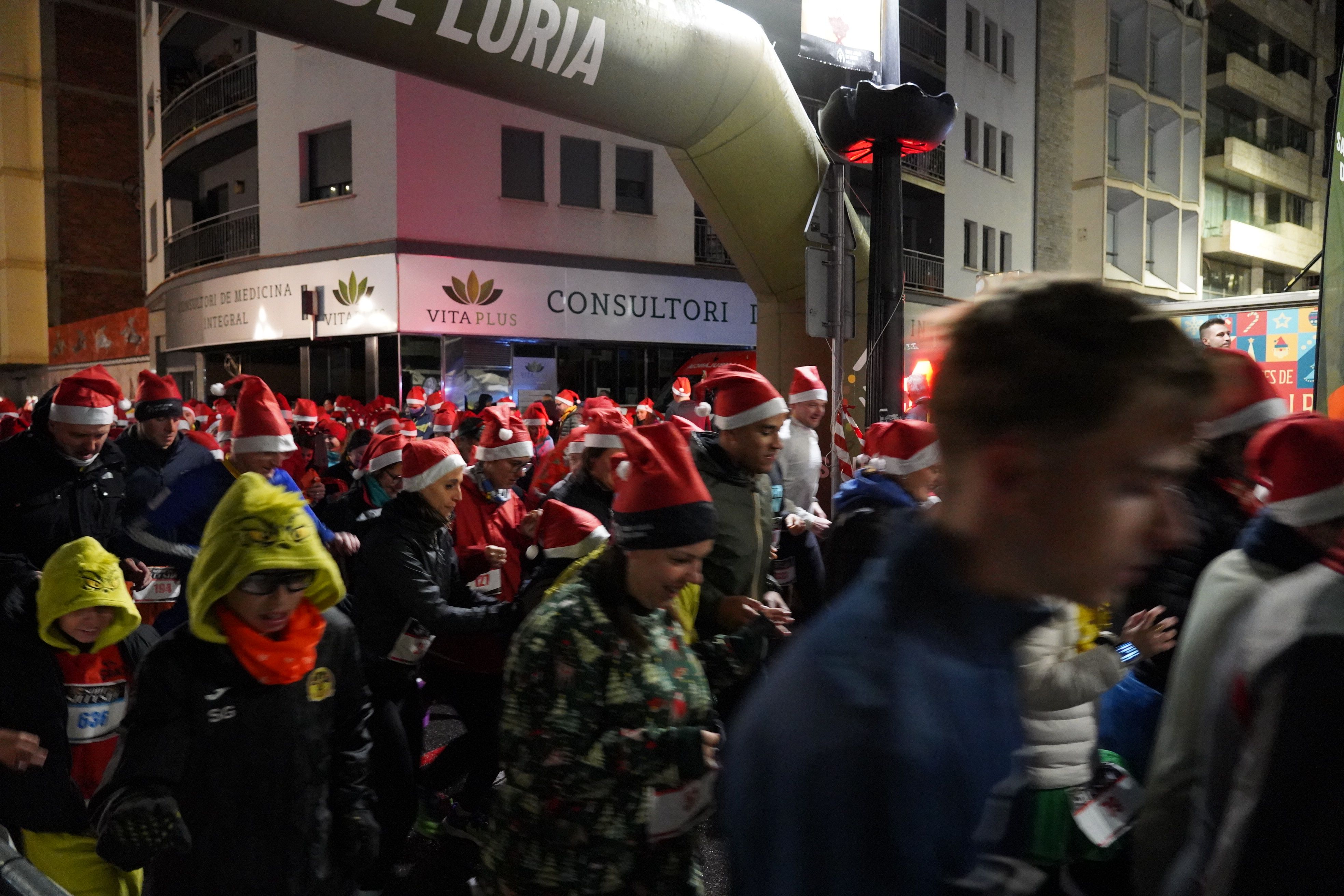 Els assistents han anat passant per la línia de meta. 