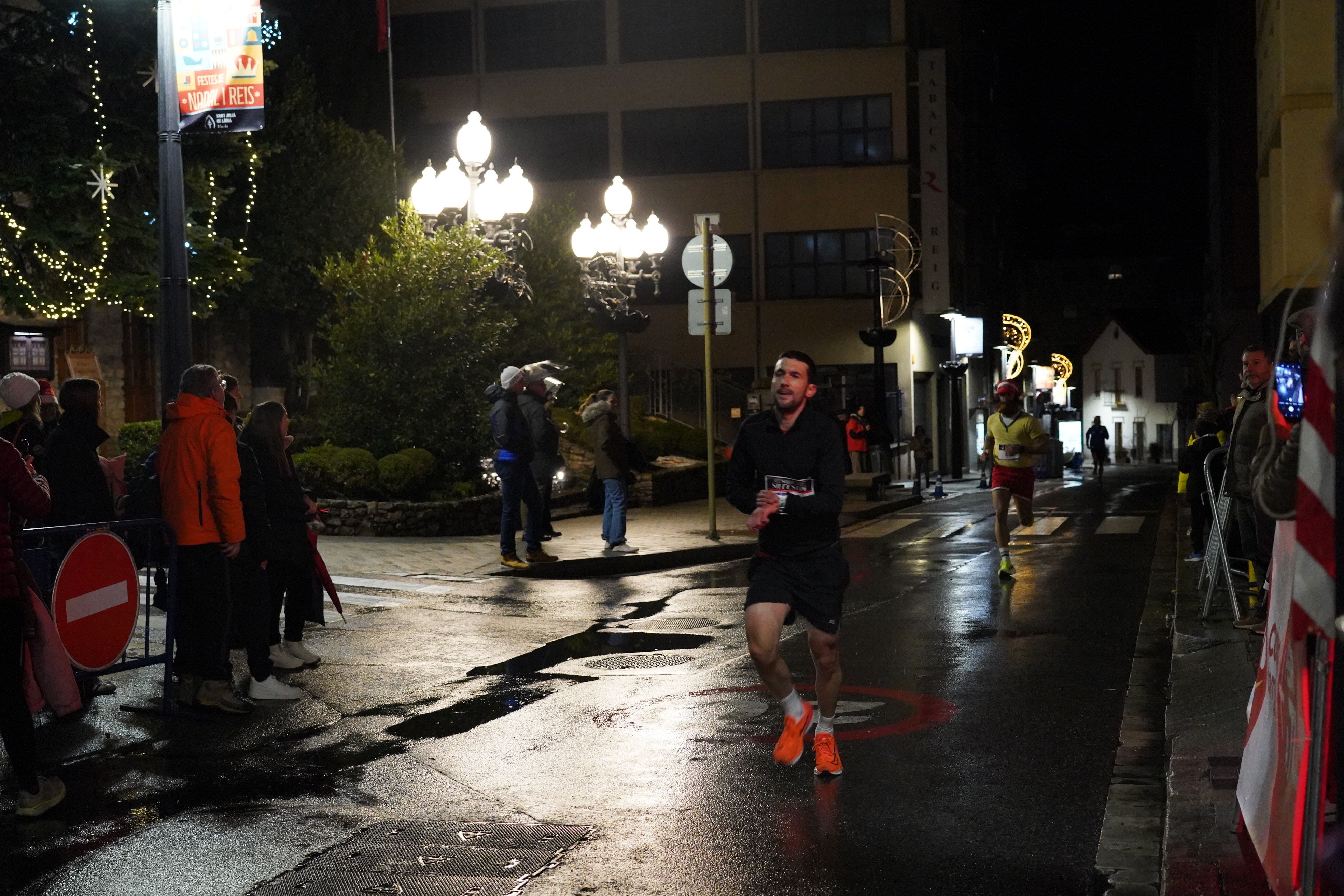 Alguns dels corredors, arribant al final. 