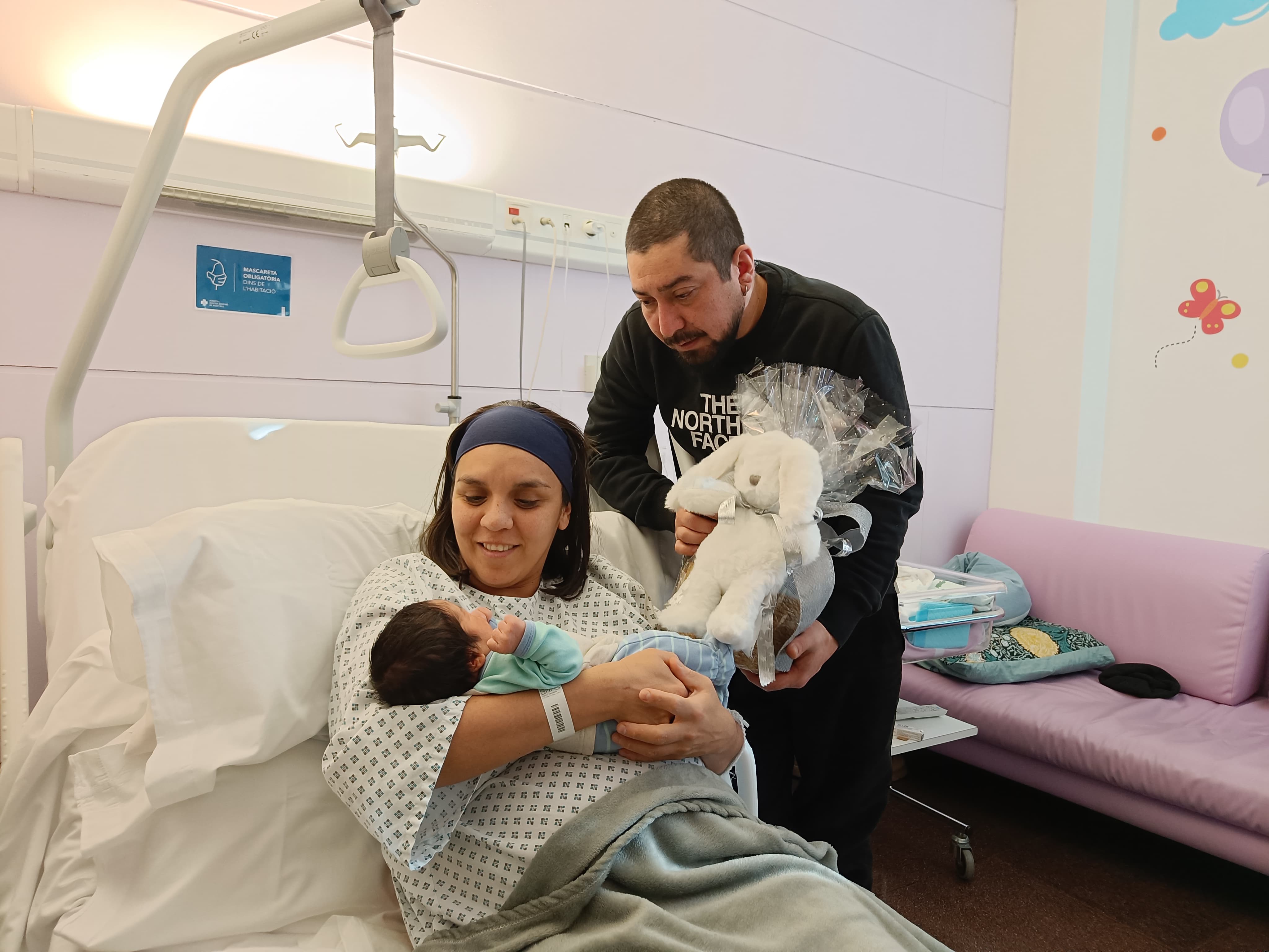 La Camila i el Juan Felipe amb el petit Salvador Aníbal.