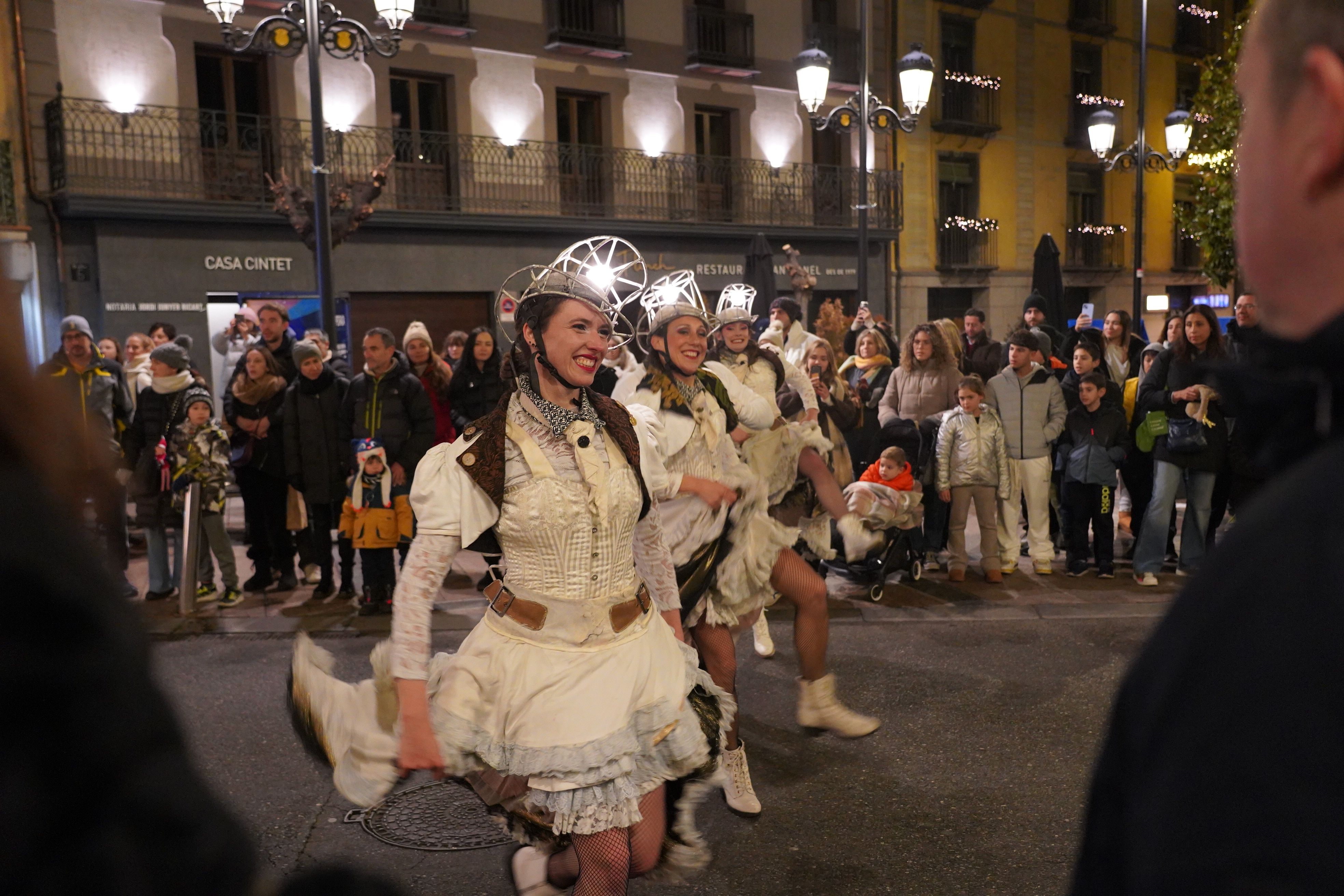 Les dansaires, abans d'acabar la funció.