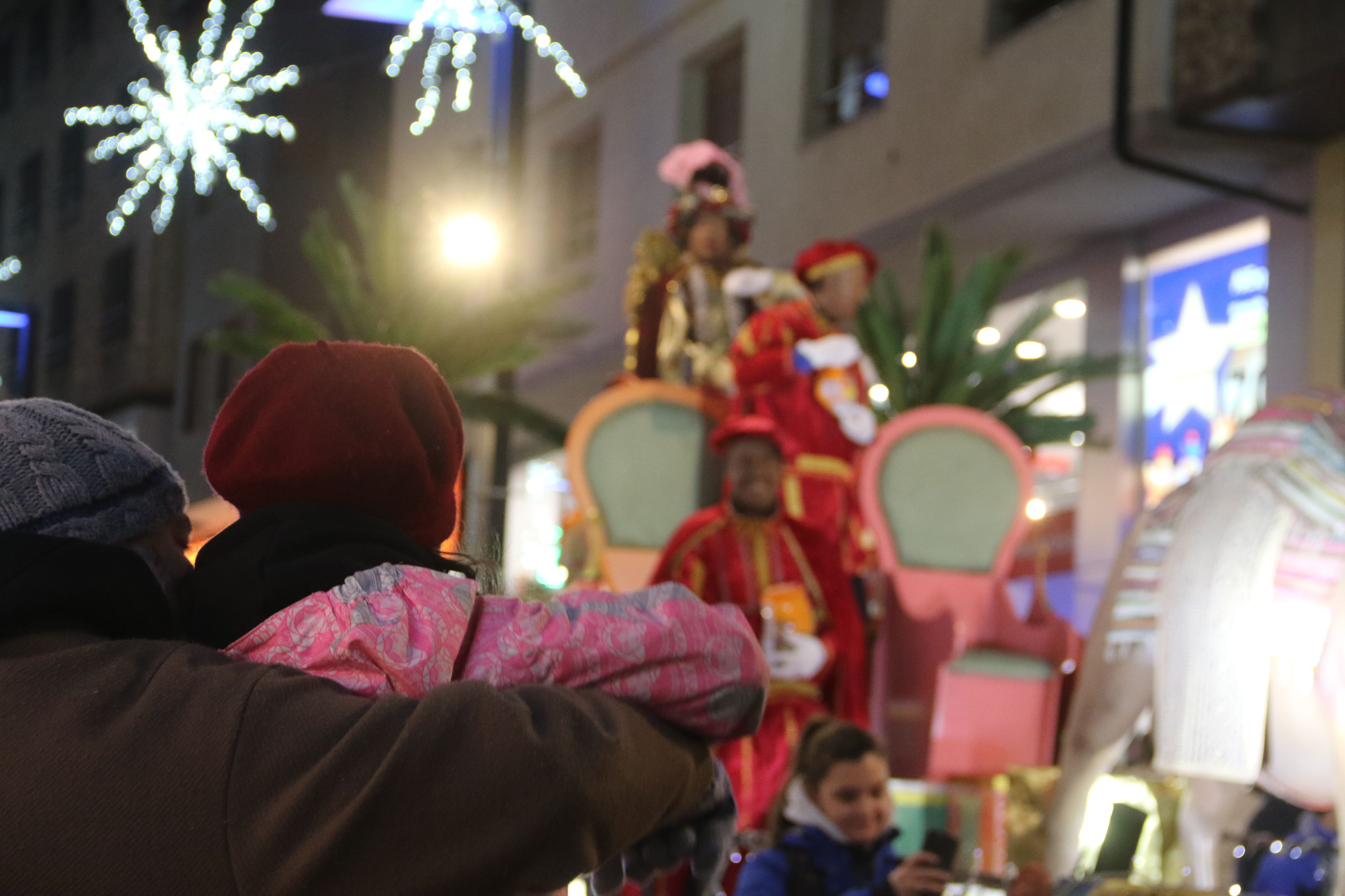 Els més petits no s'han perdut el pas del patge.