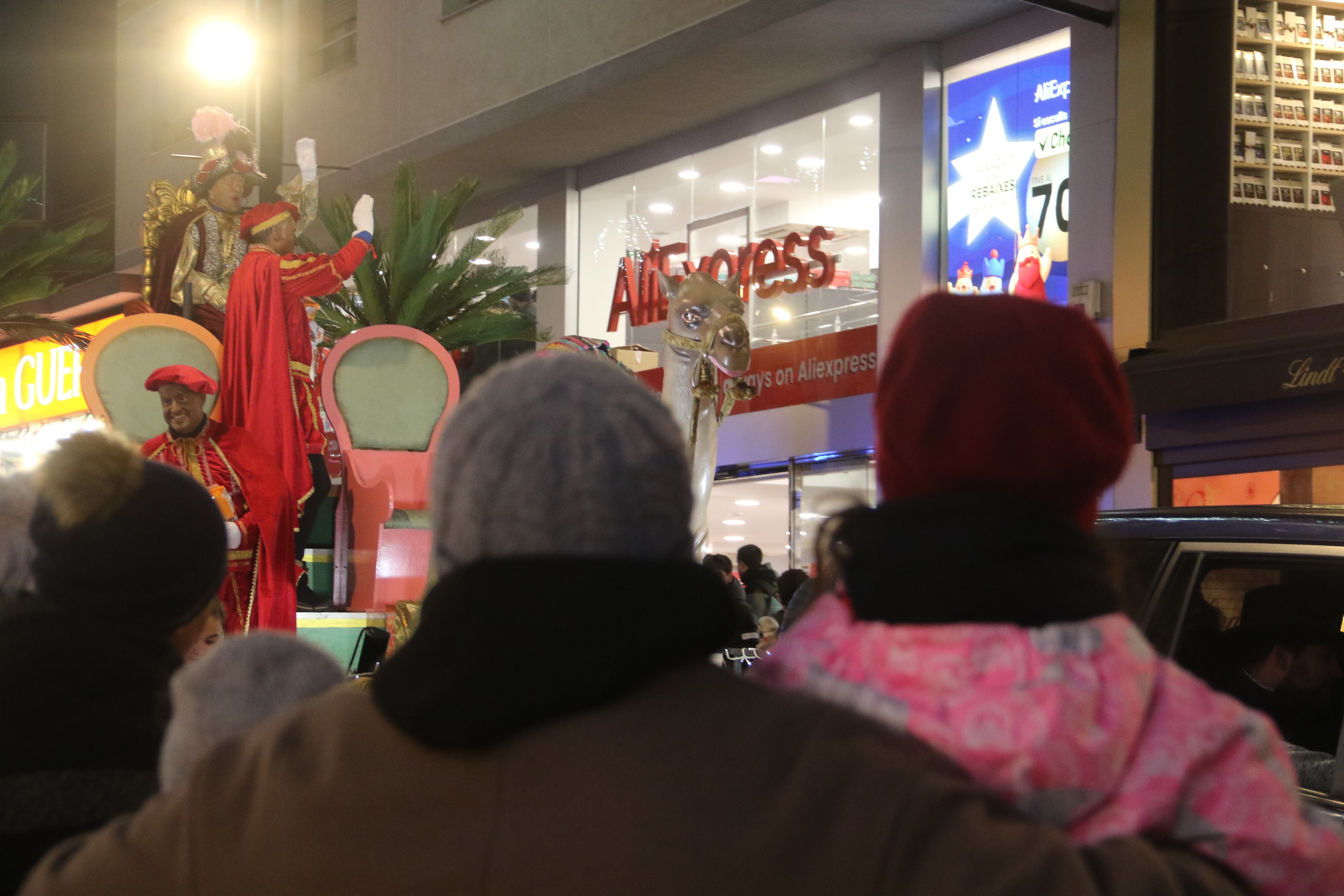 Els més petits no s'han perdut el pas del patge.