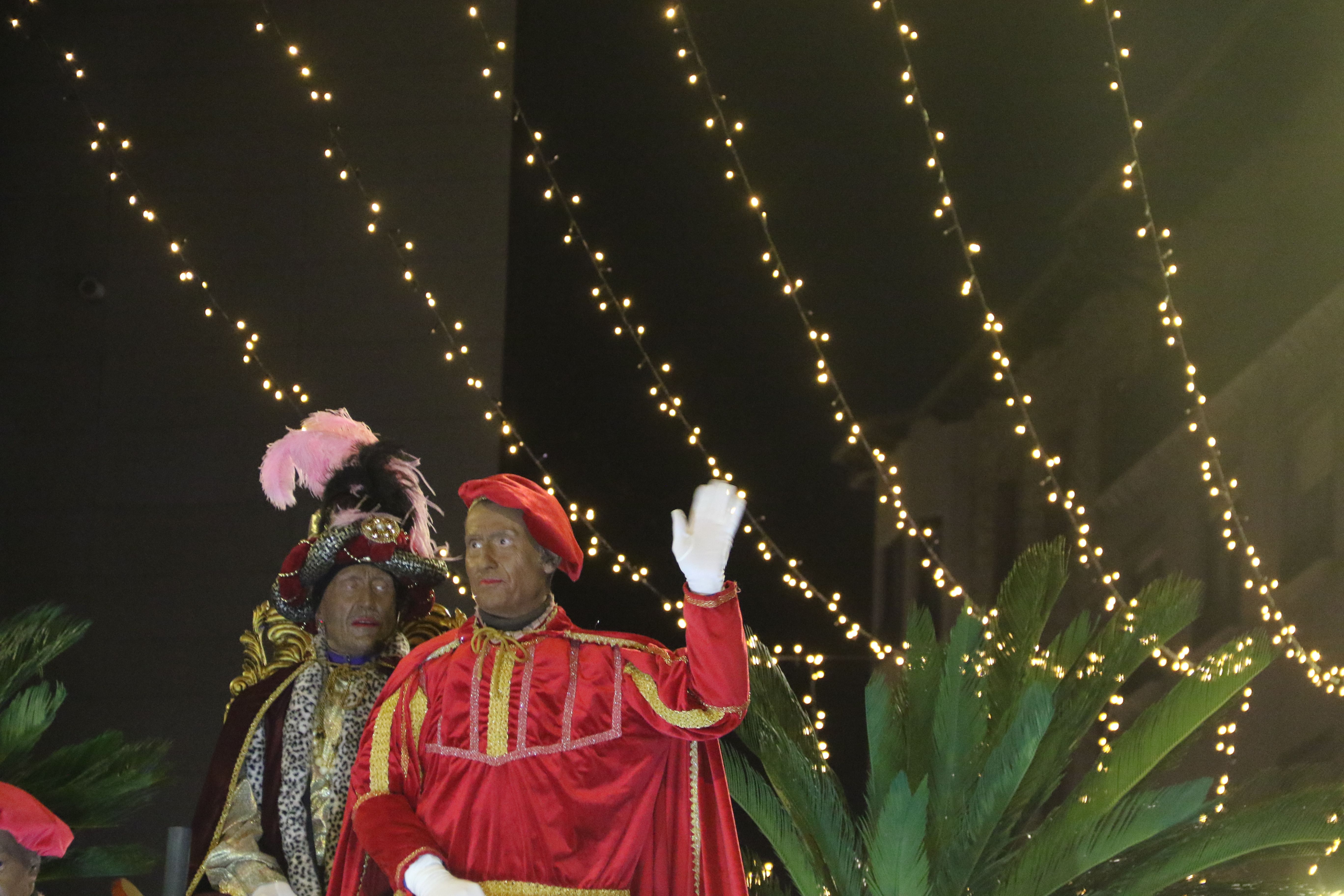 Salutació del patge i un dels seus ajudants. 