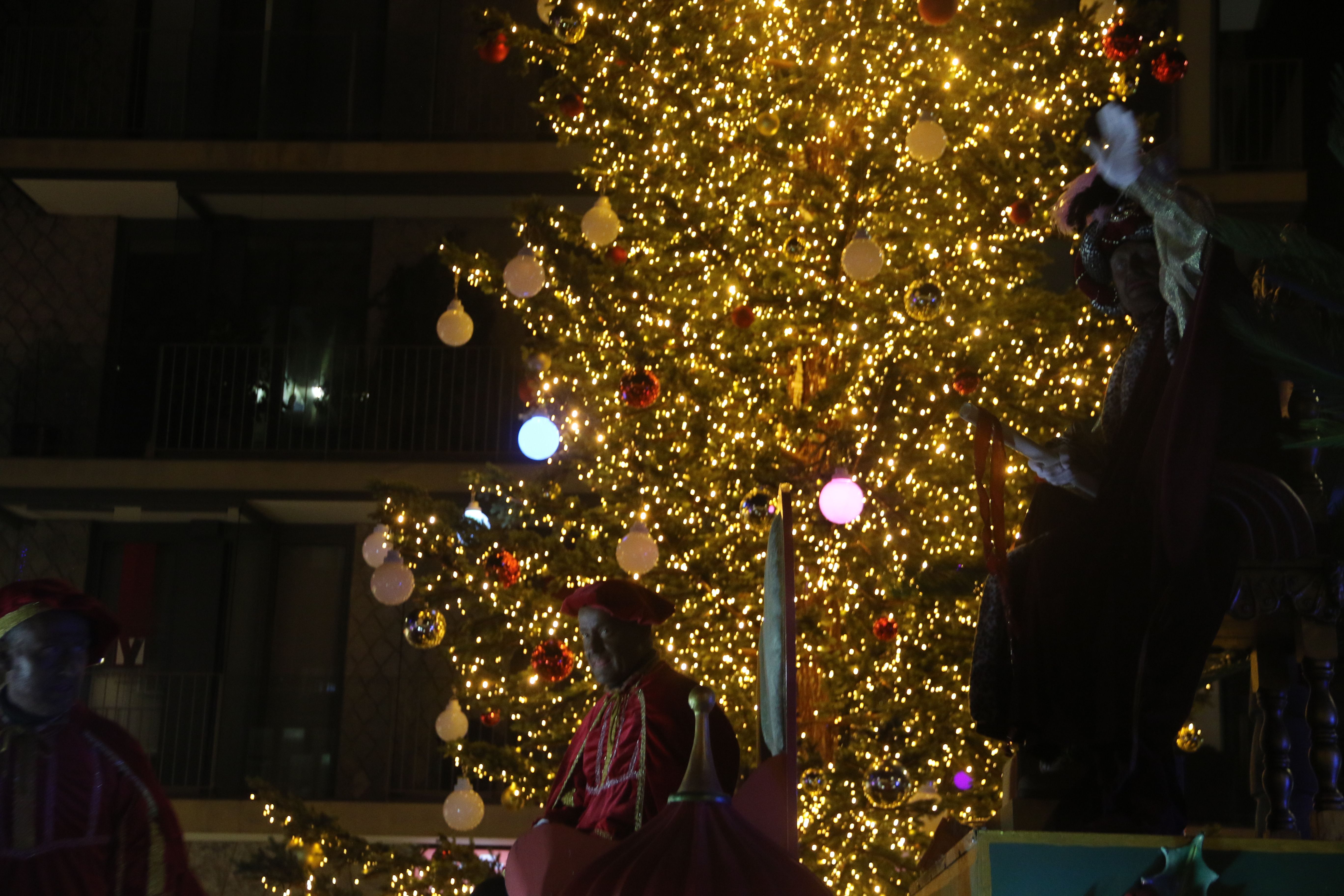 La comitiva a la plaça de les Arcades. 