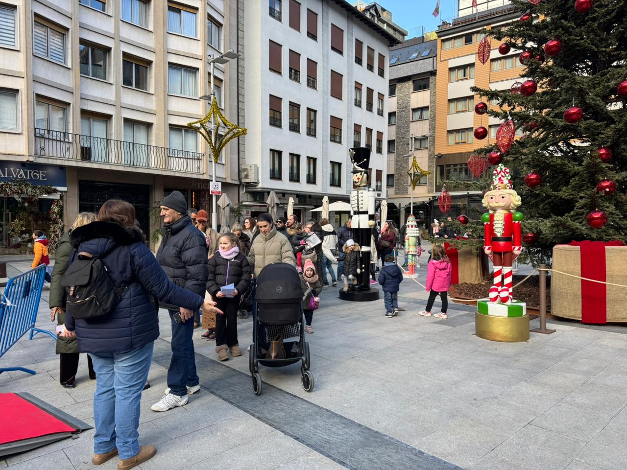 Ambient a la plaça Coprínceps d'Escaldes. 