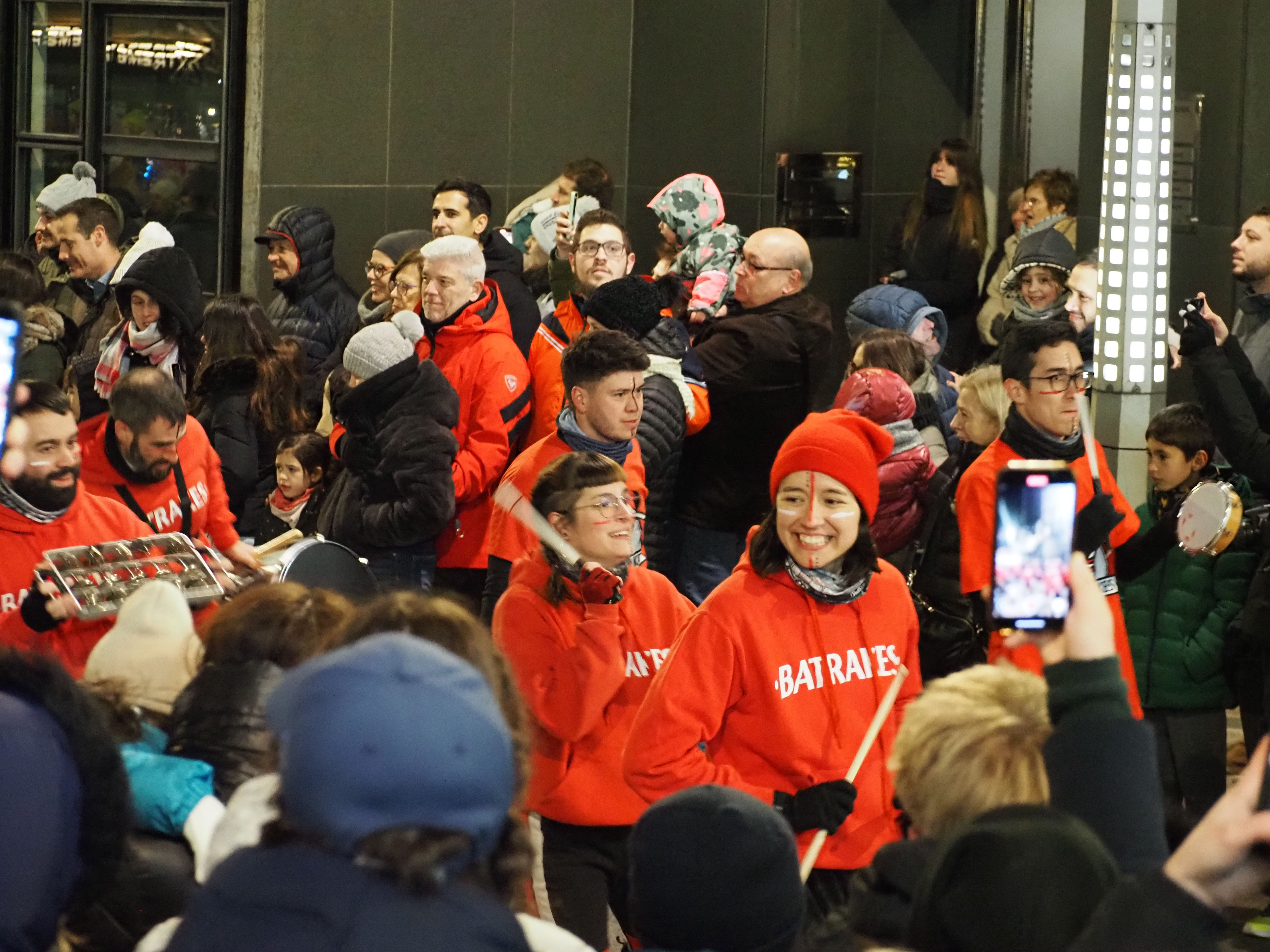 Una batucada liderava la cavalcada.