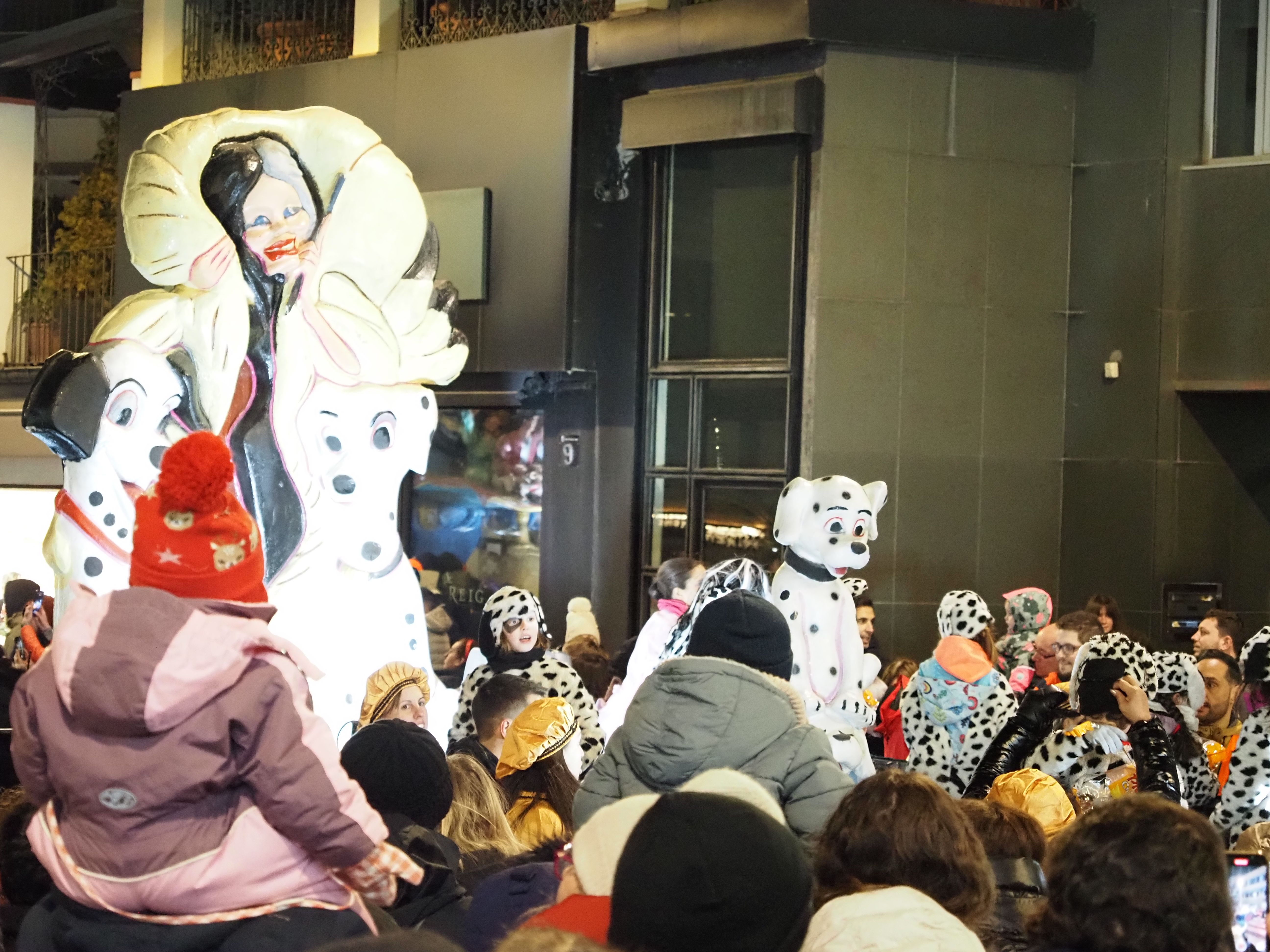 Una carrossa amb els personatges de 101 dàlmates.