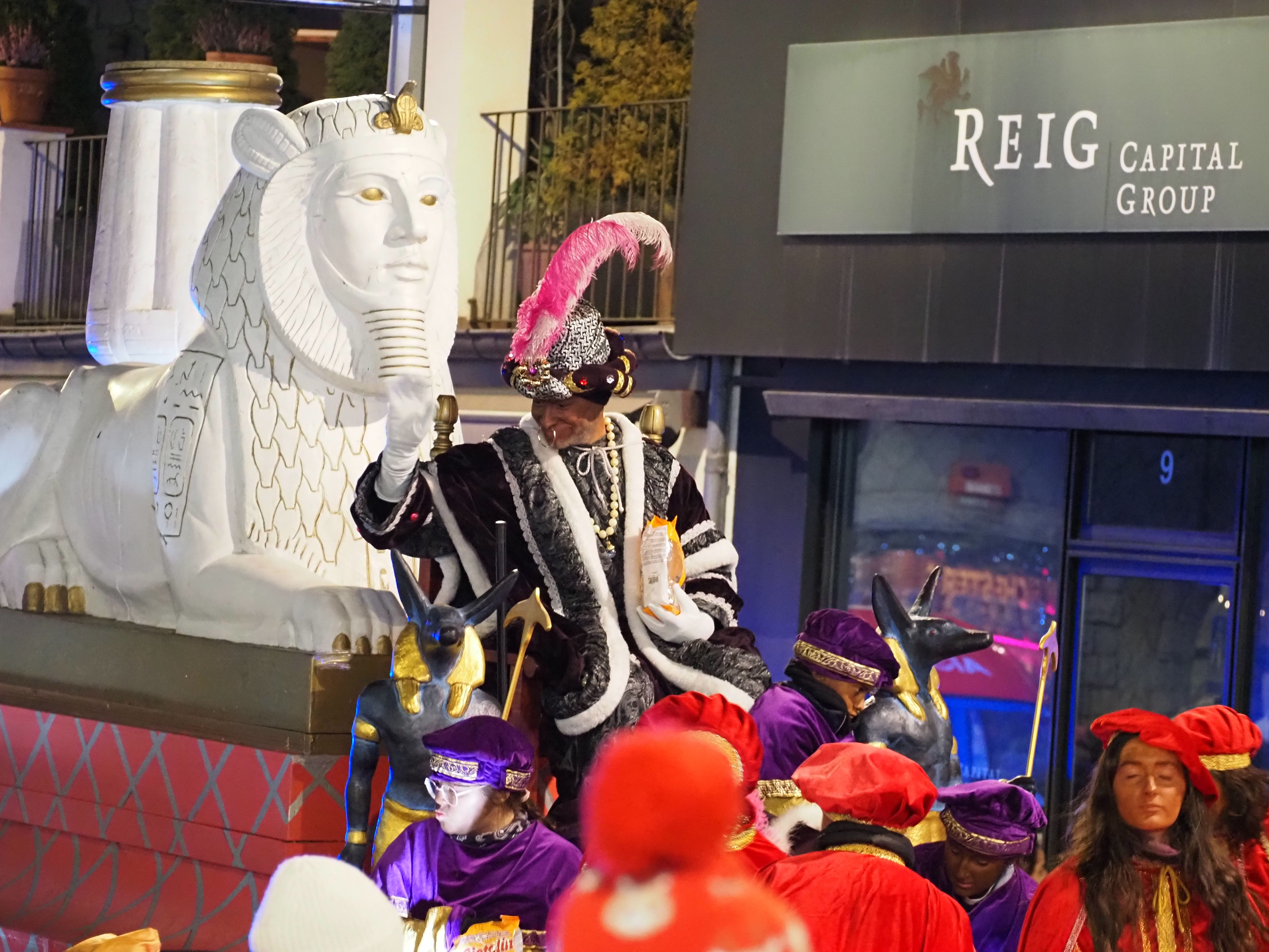 El rei Baltasar durant la cavalcada.