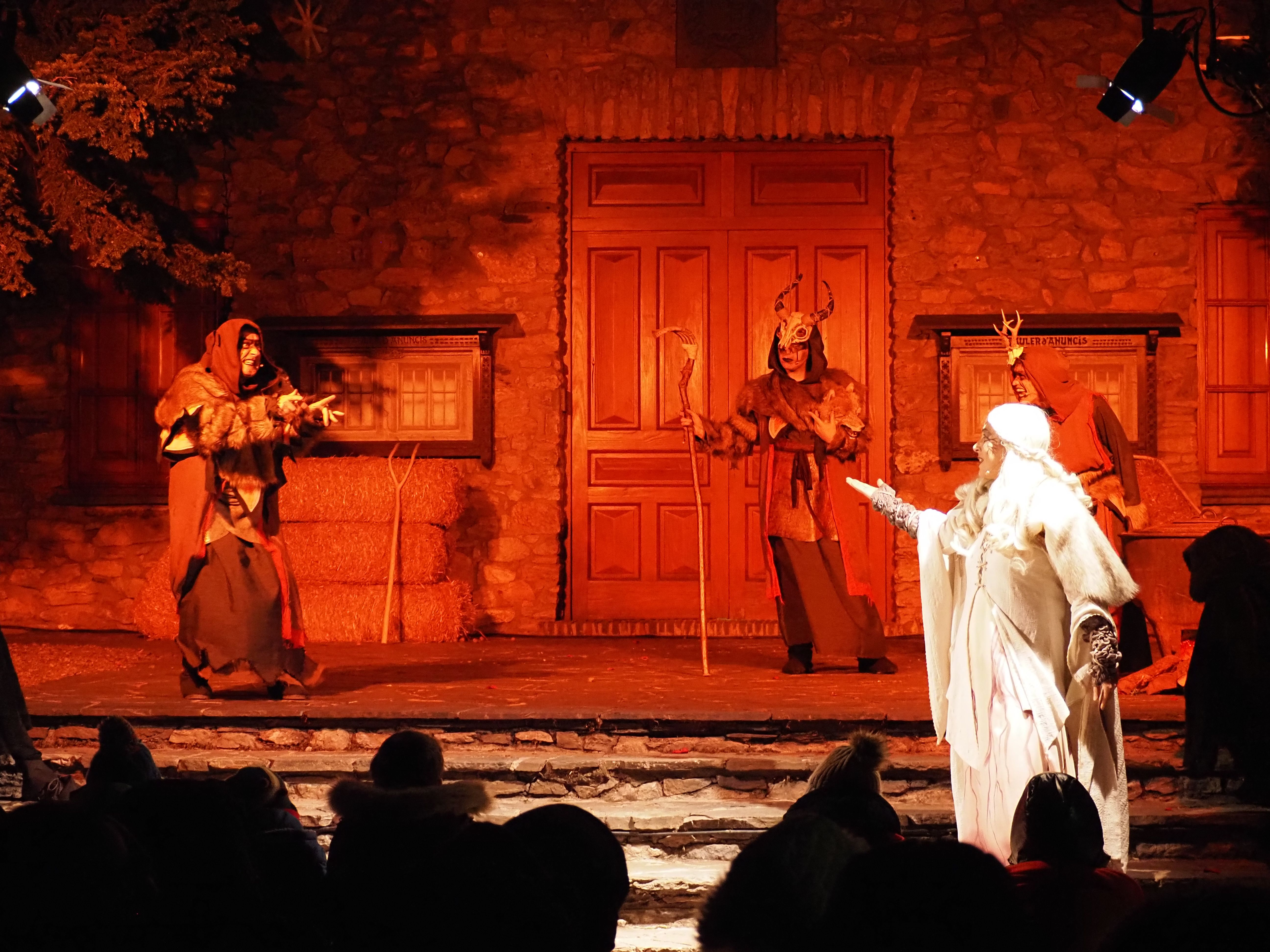 Un dels instants de la representació. Un dels instants de la representació.