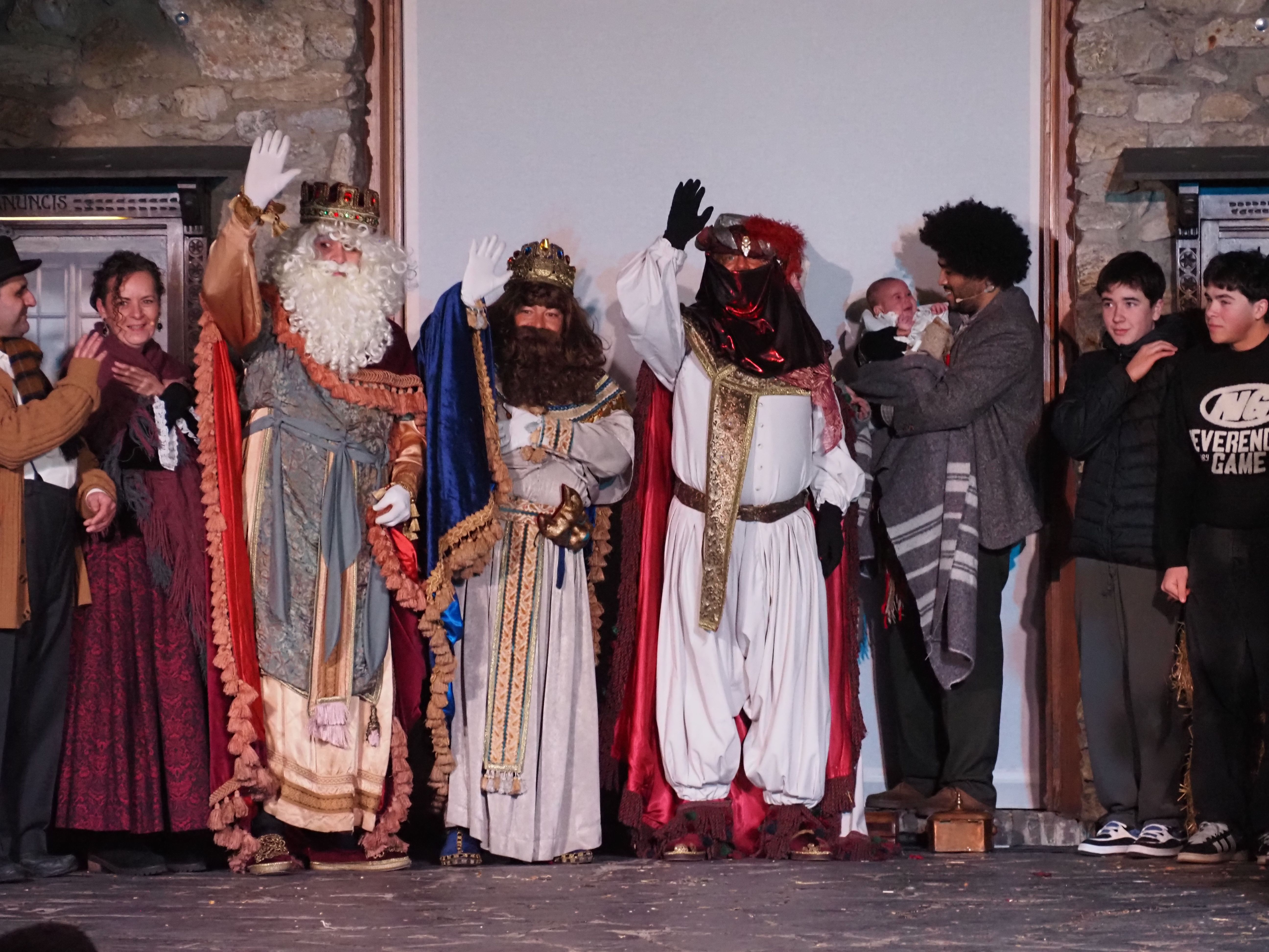 Els Reis d'Orient han fet acte de presència a 'Els Pastorets'. Els Reis d'Orient han fet acte de presència a 'Els Pastorets'.