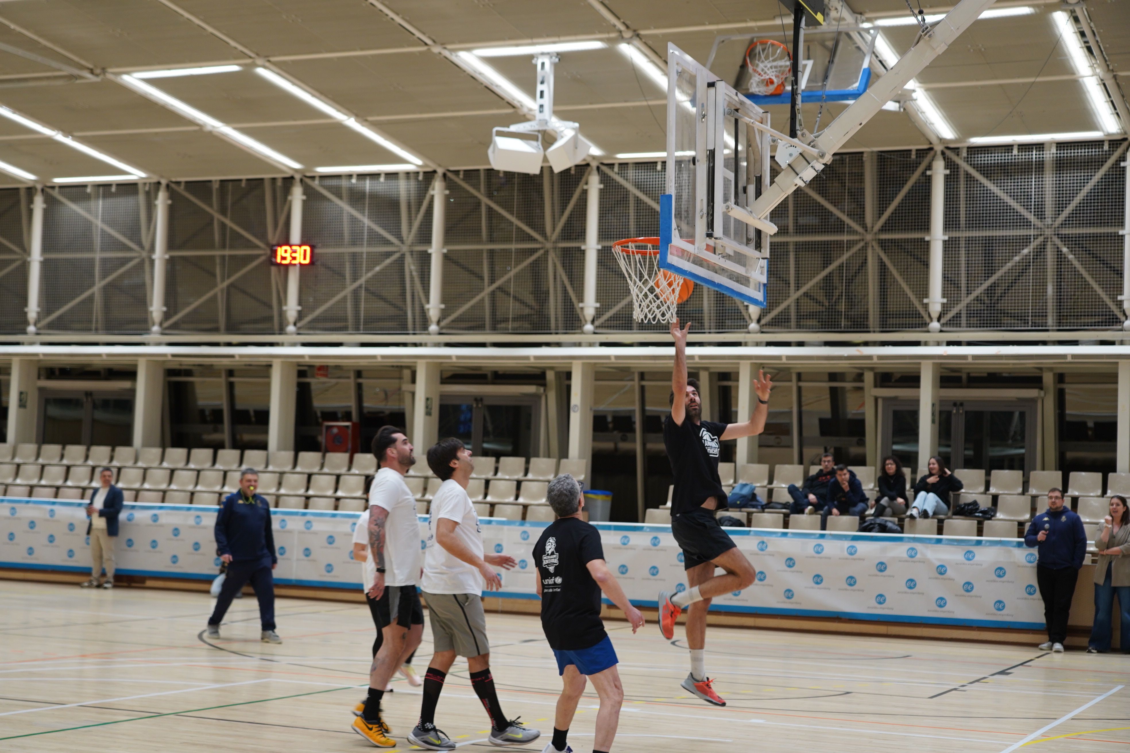 Un moment del partit.