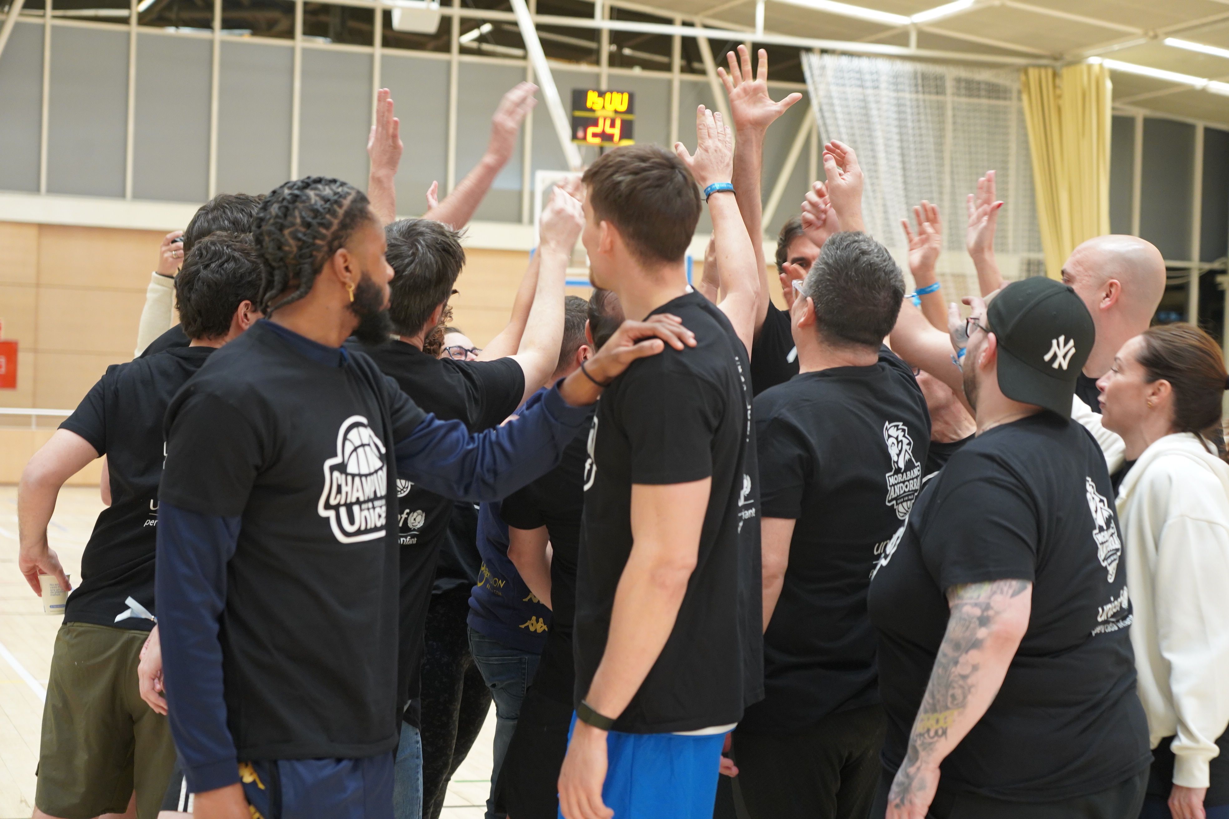 Moments previs al partit.