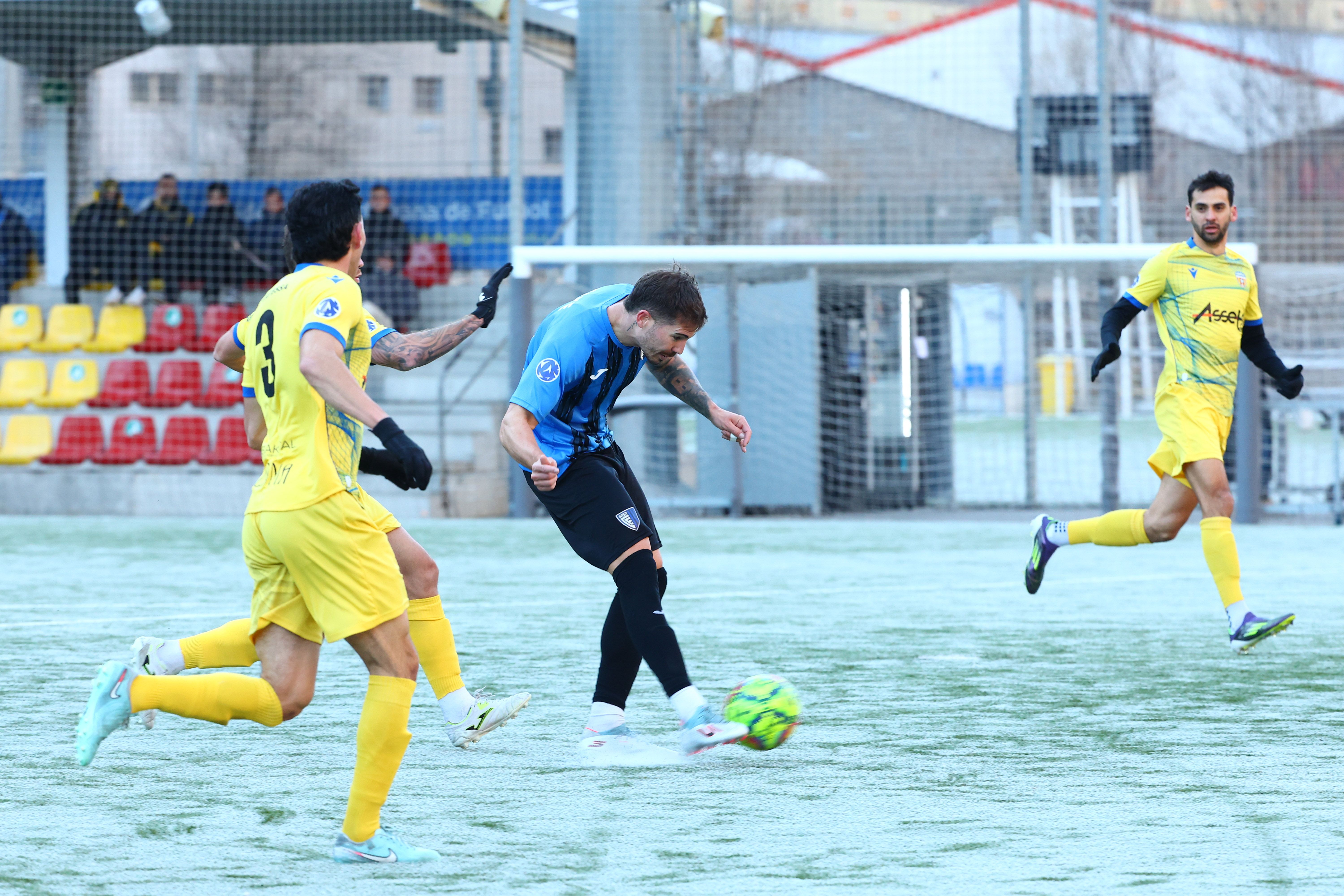 Tres dels jugadors del Ranger's en el partit contra l'Inter d'Escaldes.