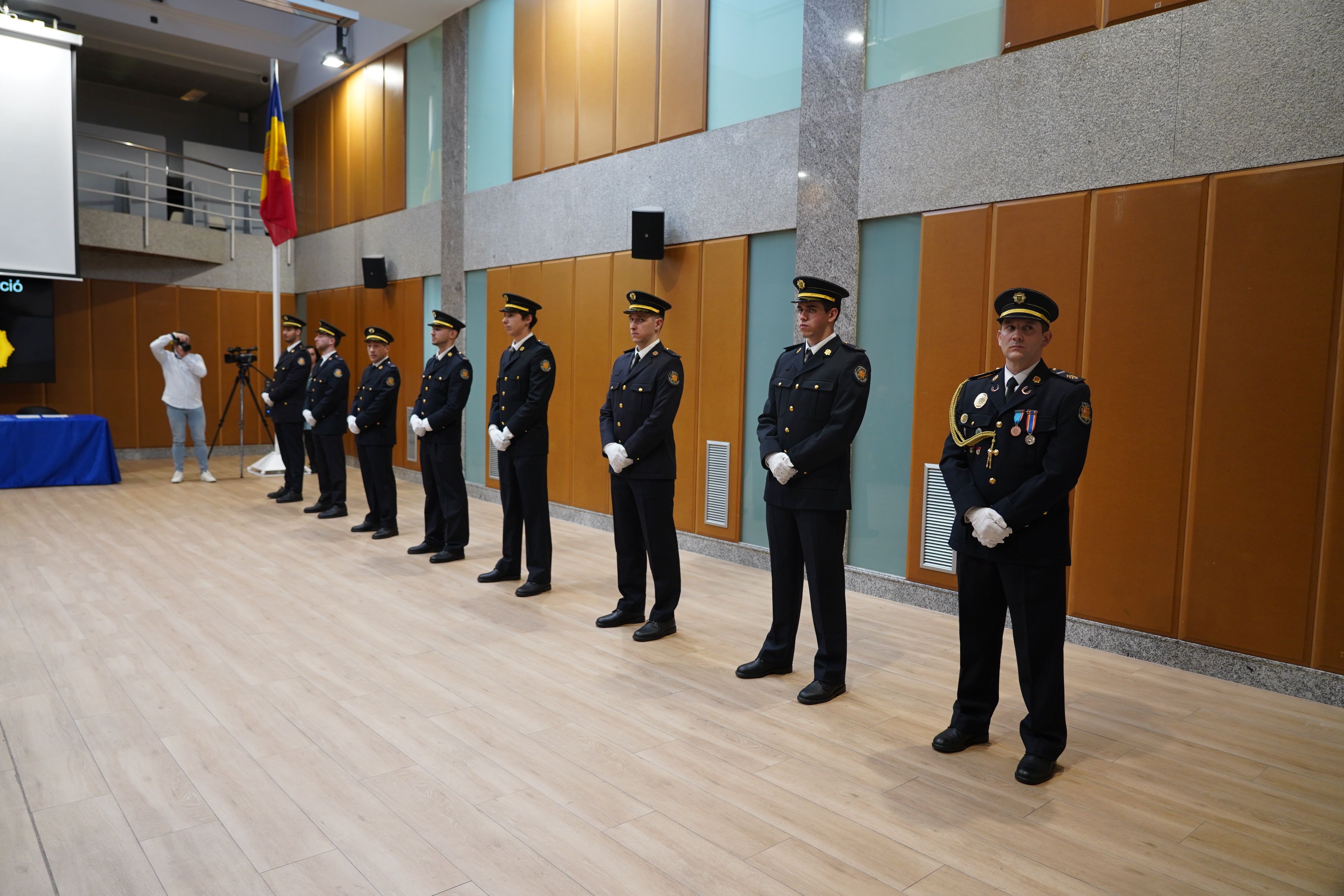 Els nous agents preparats.