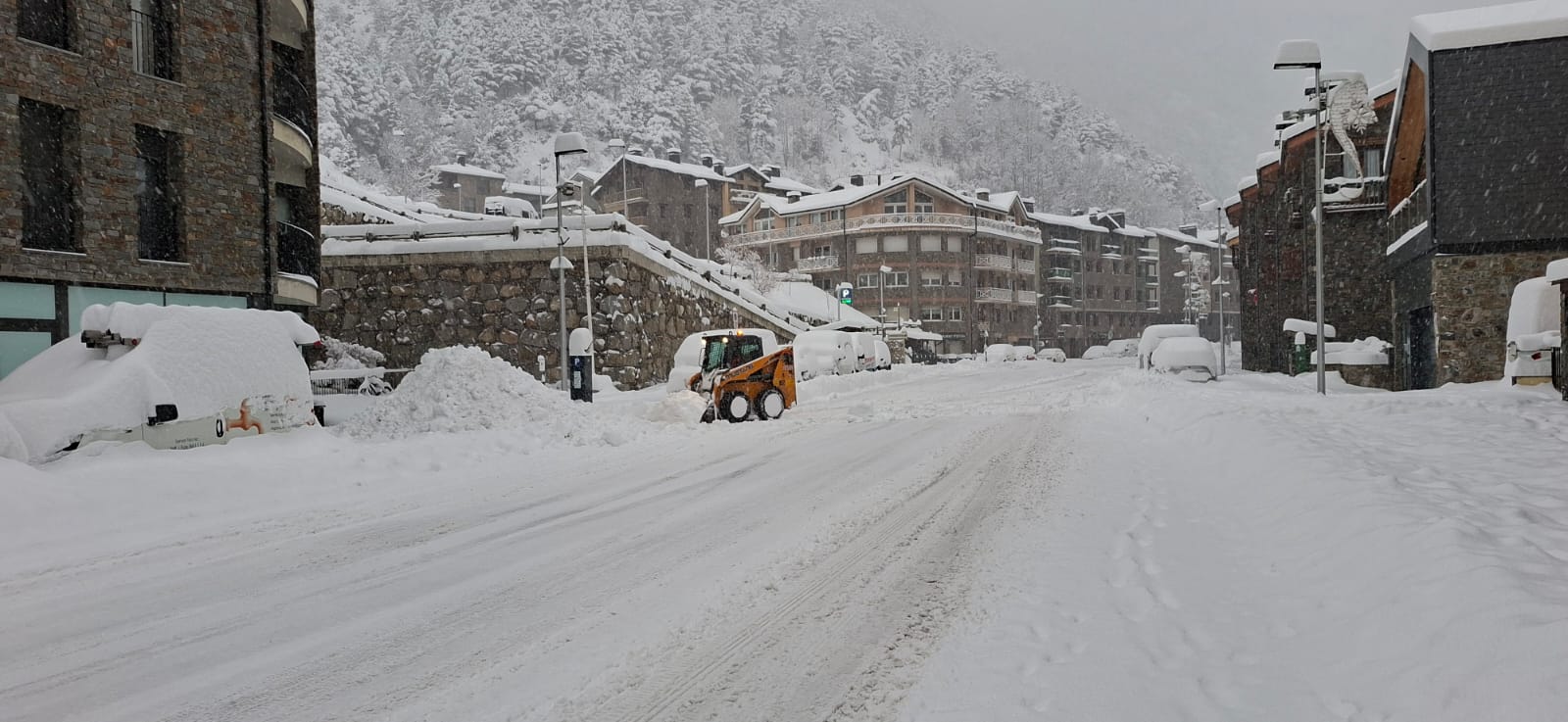 Estat de la carretera a la Cortinada. Estat de la carretera a la Cortinada.