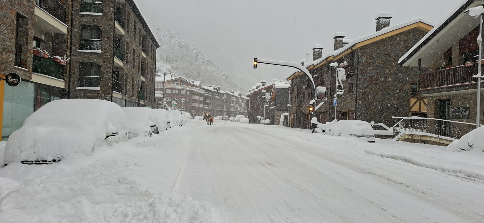 Estat de la carretera a la Cortinada. Estat de la carretera a la Cortinada.