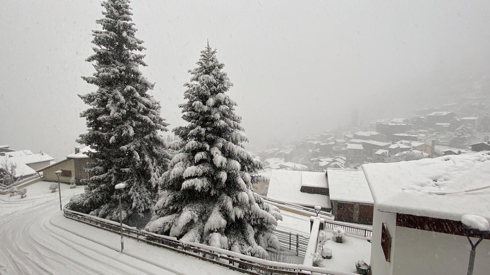 Una vista d'Encamp. Una vista d'Encamp.