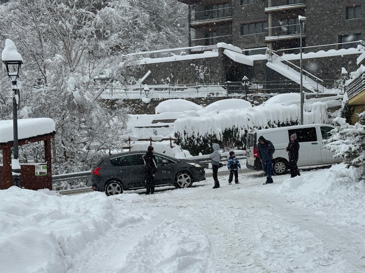 Arinsal ha estat un lloc on ha caigut força neu. Arinsal ha estat un lloc on ha caigut força neu.