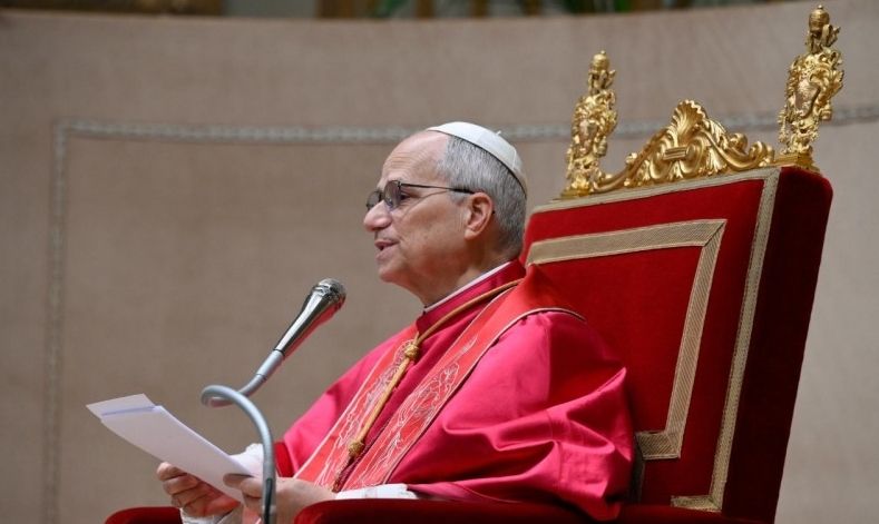 PAPA LLEGINT EL DISCURS