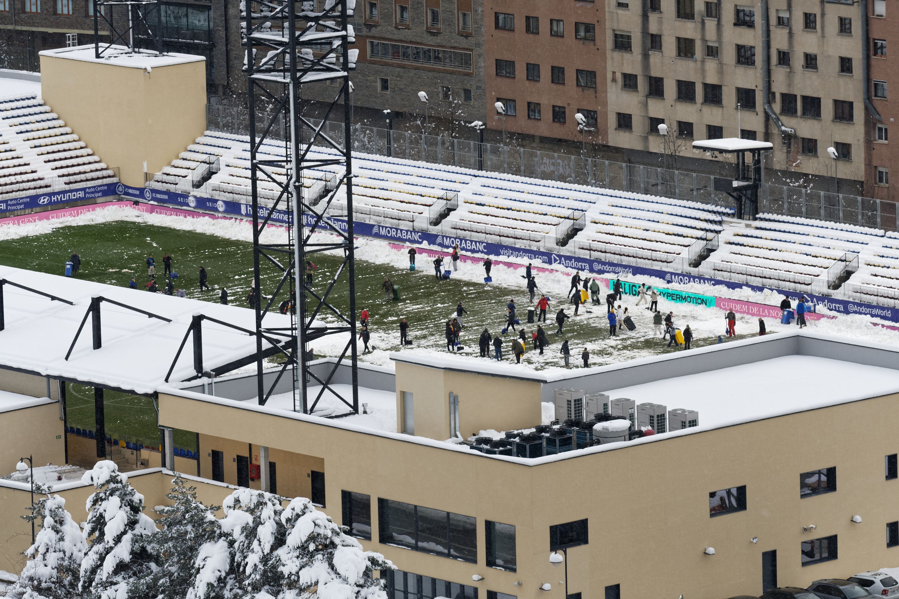 Vista aèria de les tasques de neteja.