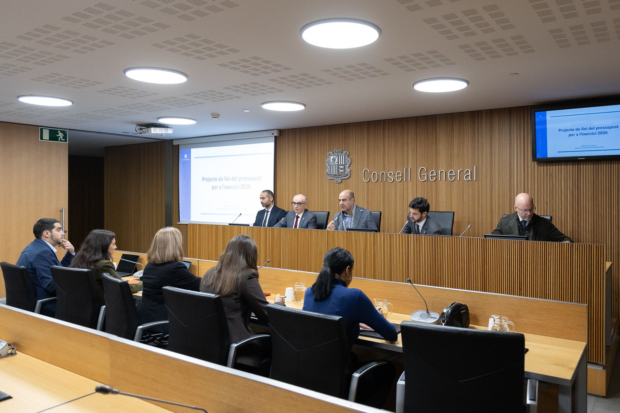 Una reunió de la comissió de Finances. 